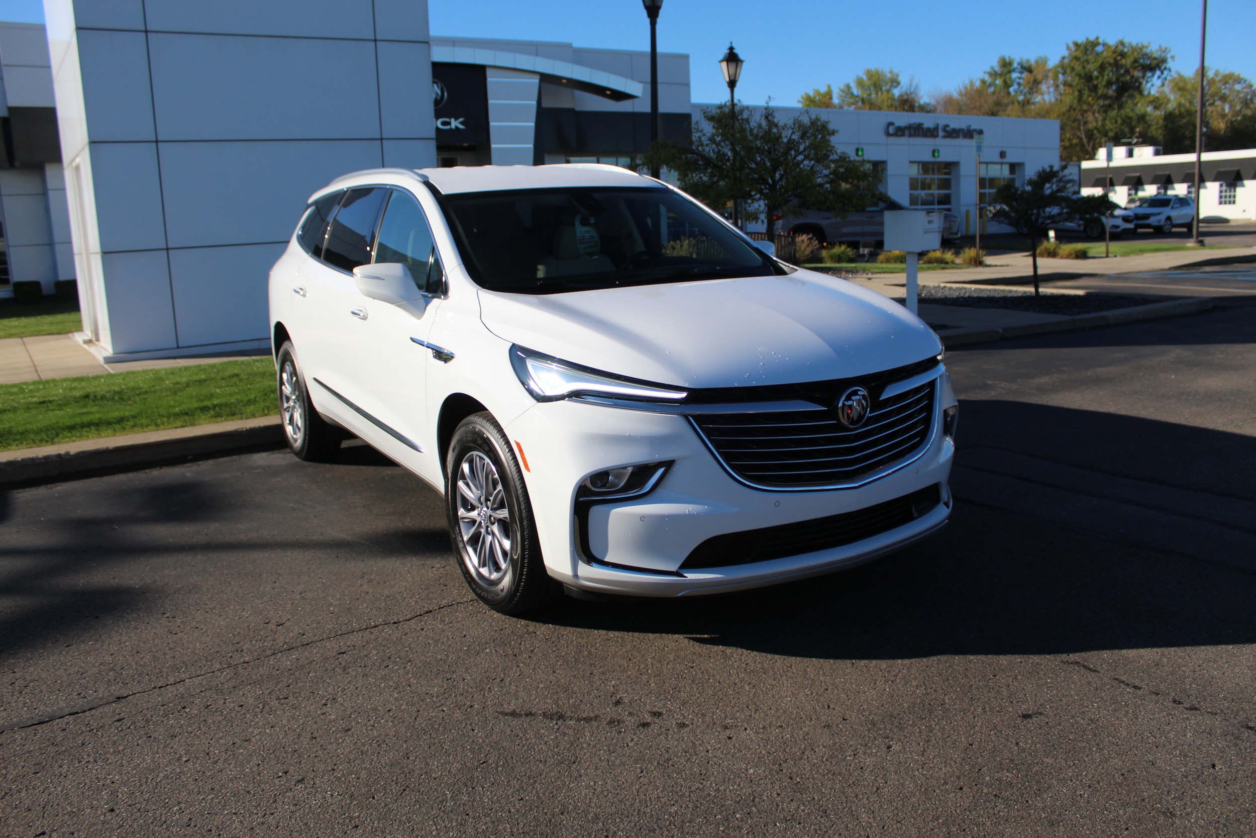 2024 Buick Enclave Essence's photo