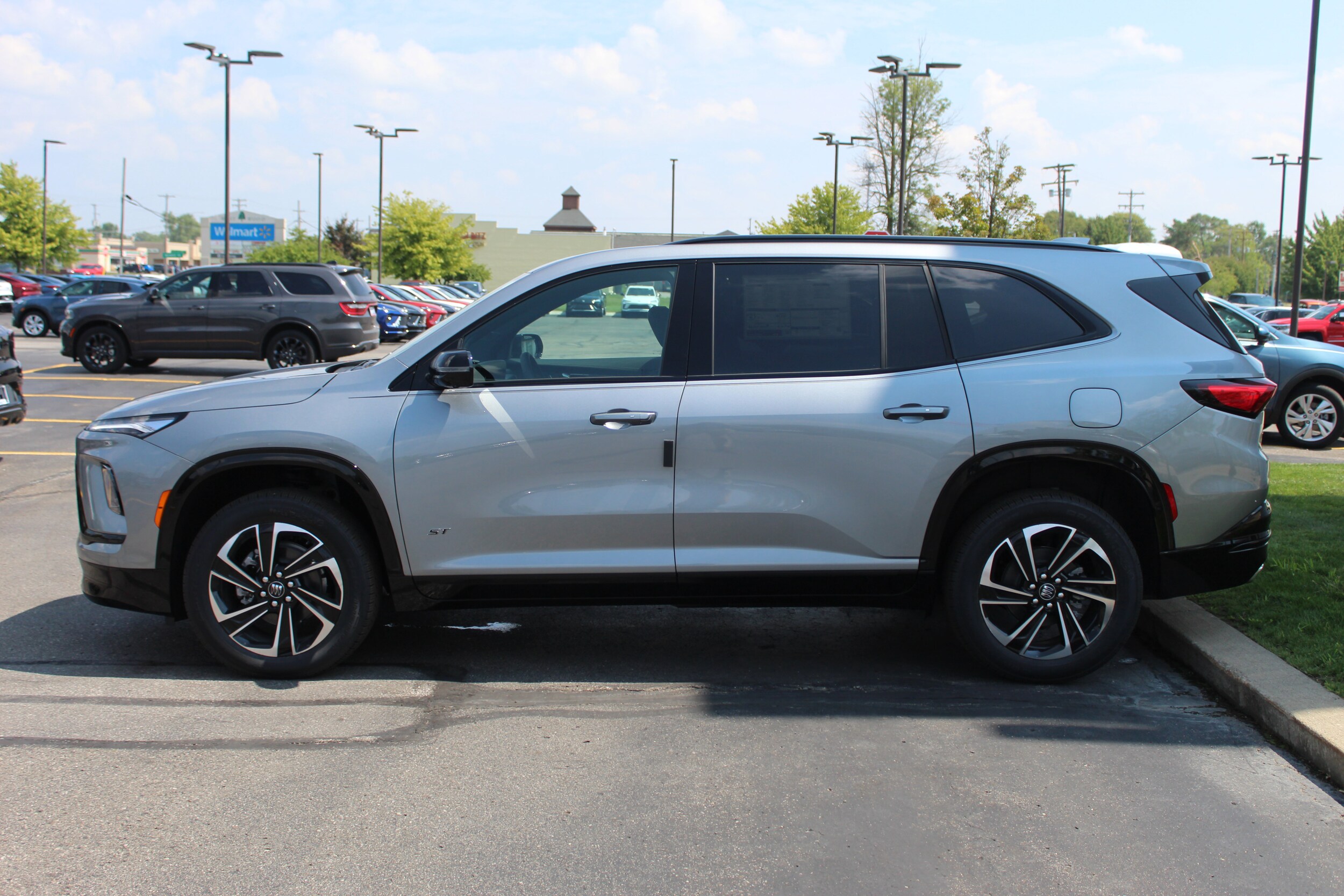 2026 Buick Enclave Sport Touring photo 3