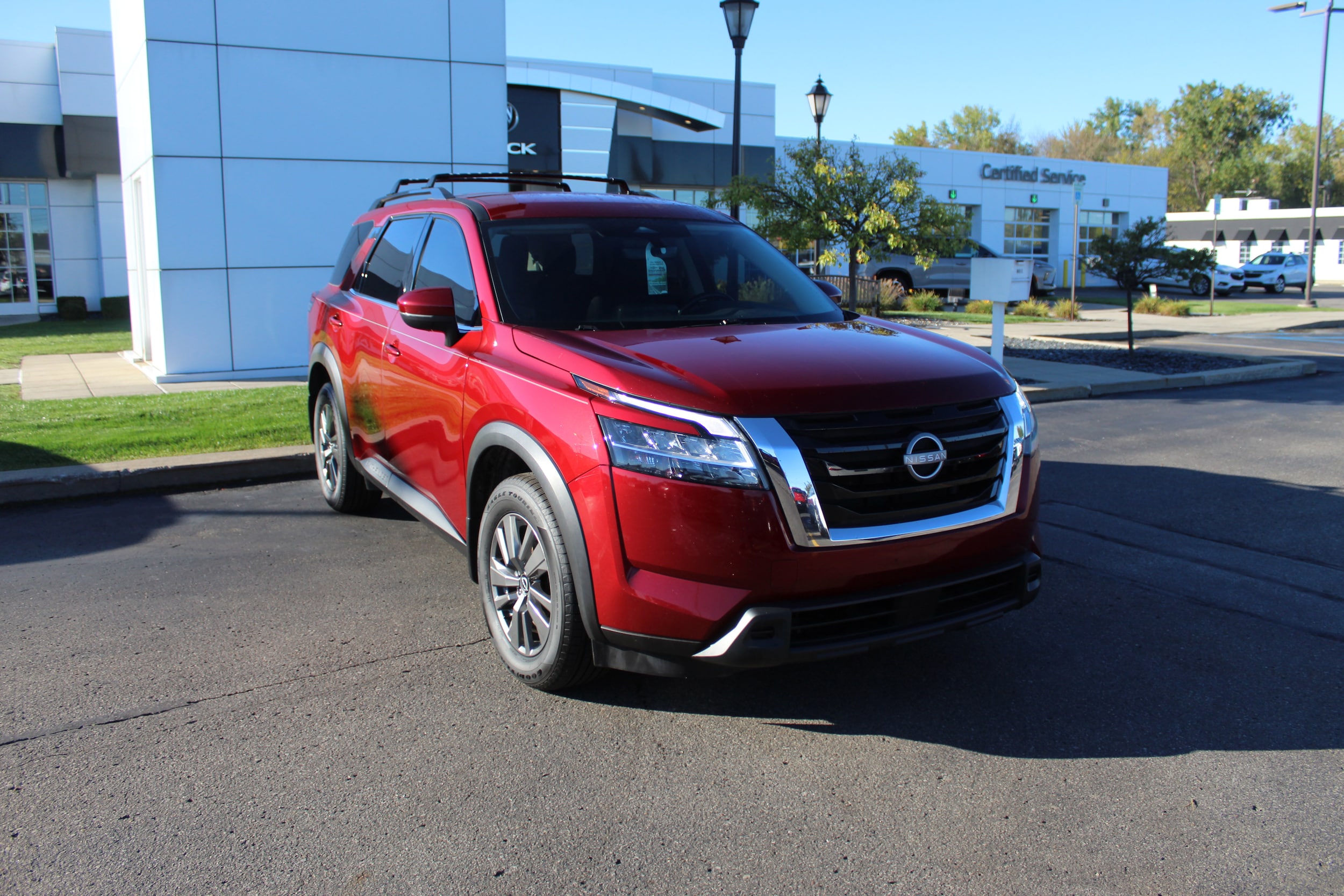 2022 Nissan Pathfinder SV