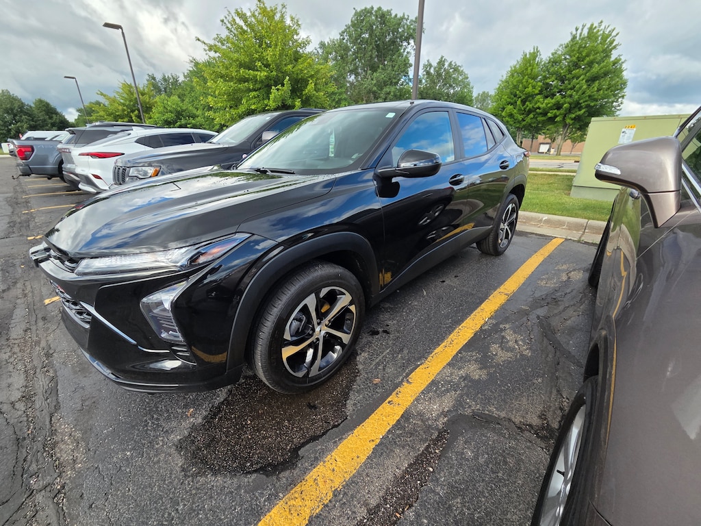 Used 2024 Chevrolet Trax 1RS SUV