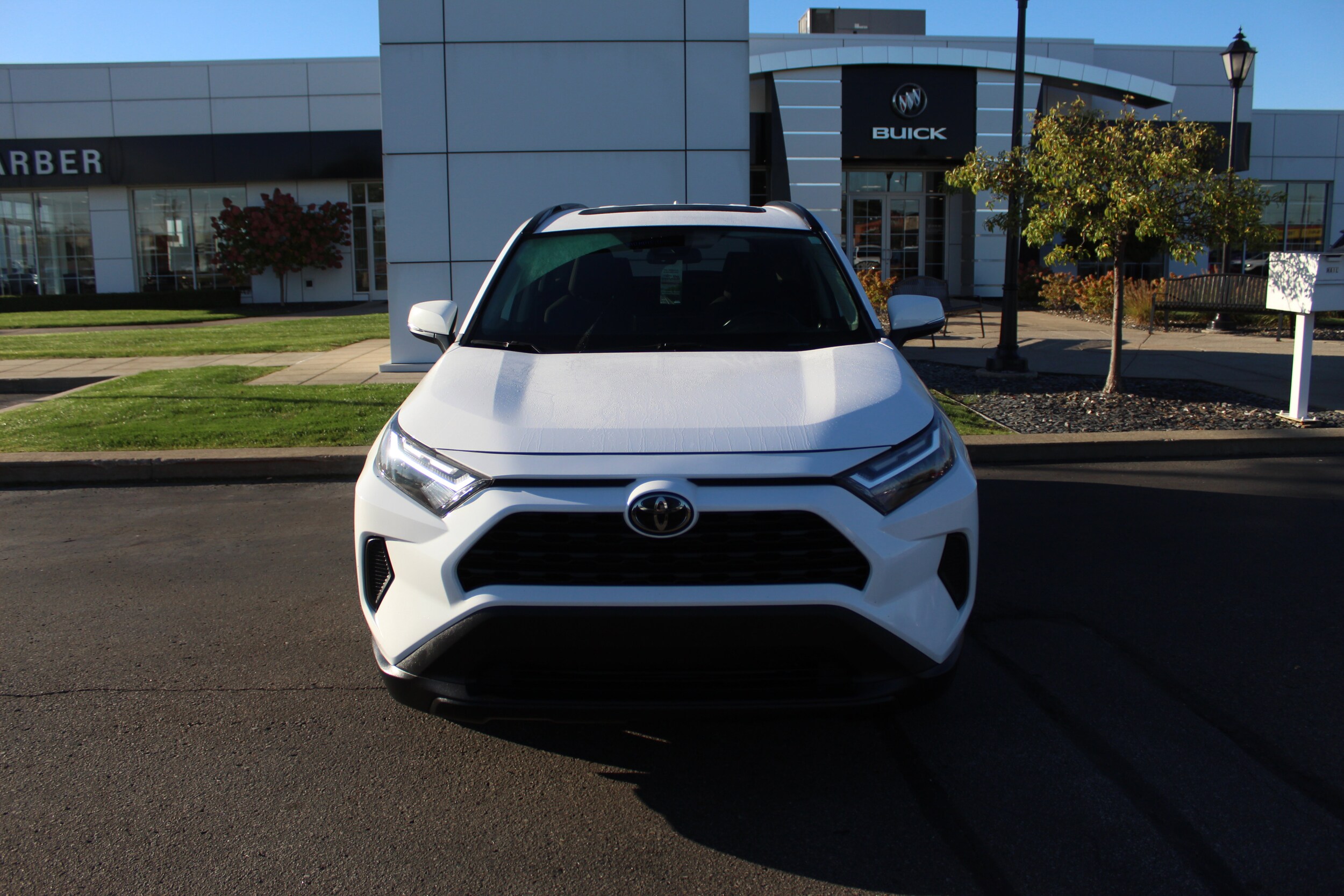 2022 Toyota RAV4 XLE photo 3