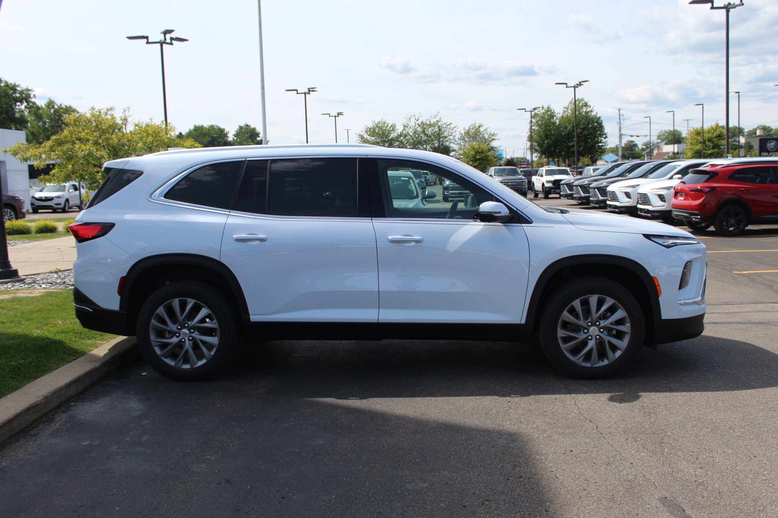 2026 Buick Enclave Preferred photo 3