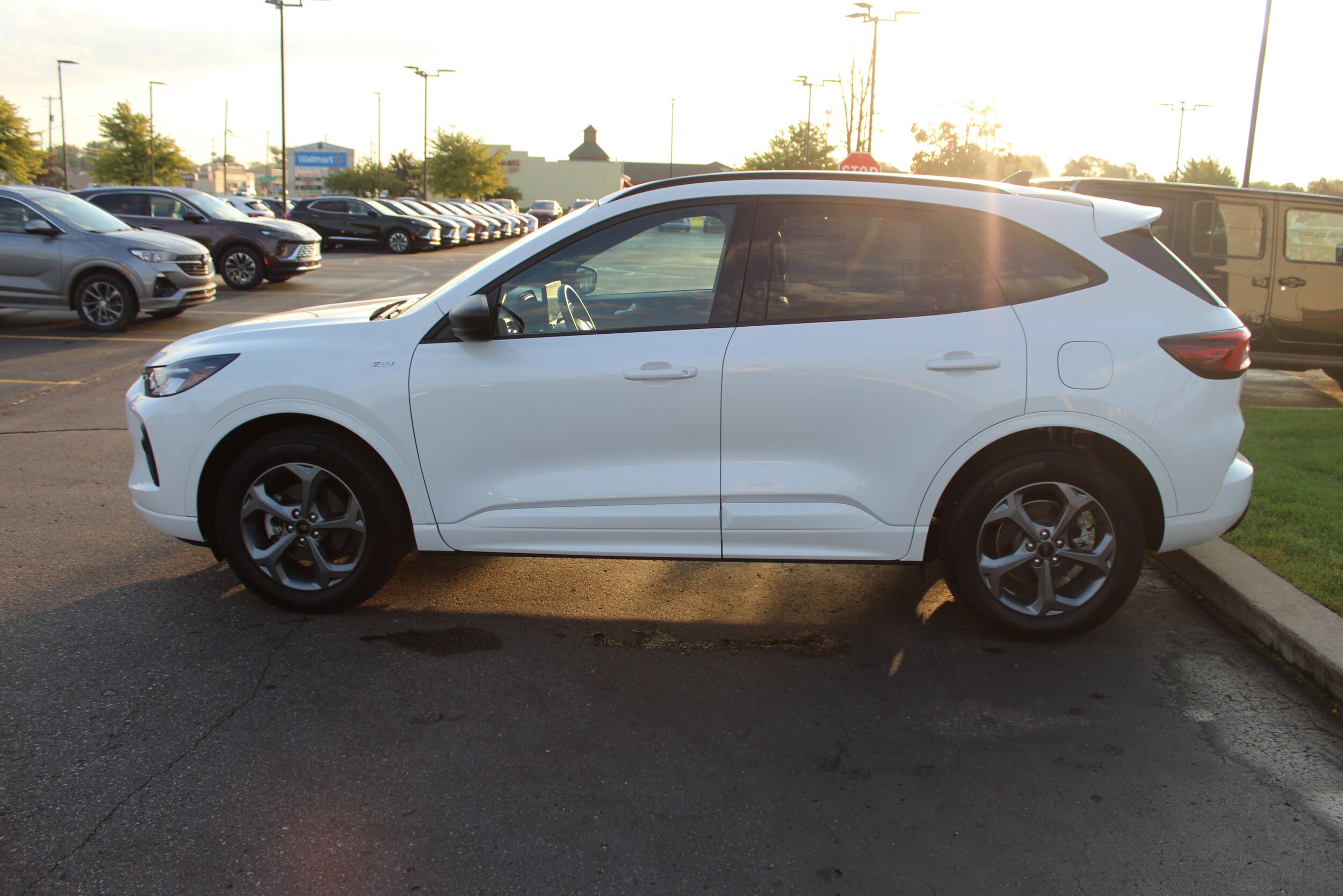 2023 Ford Escape ST-Line photo 4