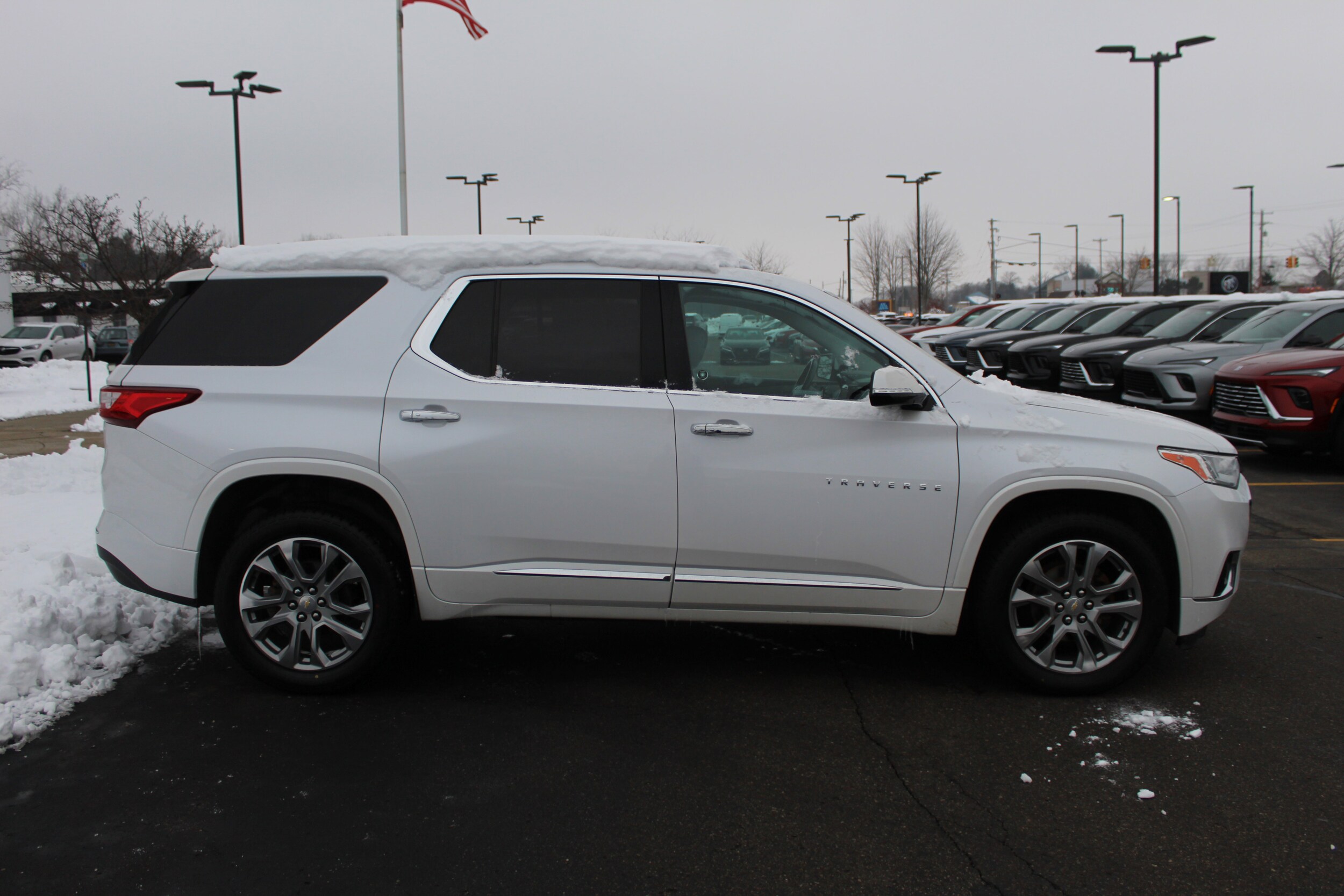 2018 Chevrolet Traverse Premier photo 2