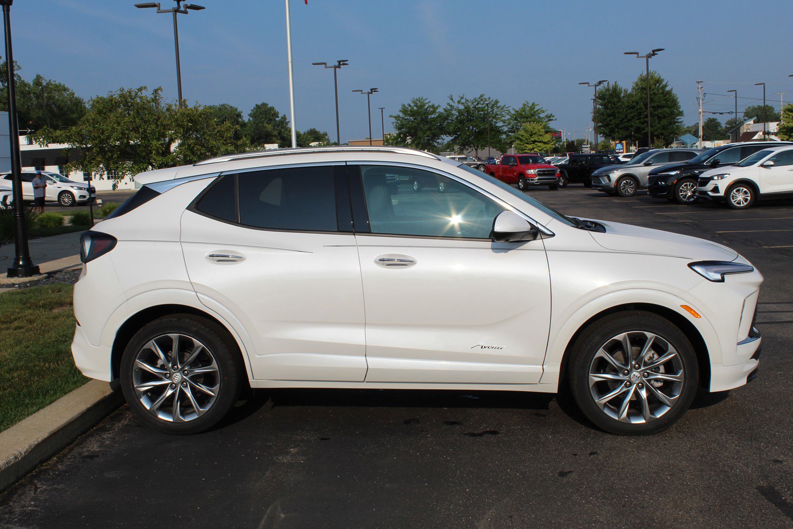 2025 Buick Encore GX Avenir photo 2