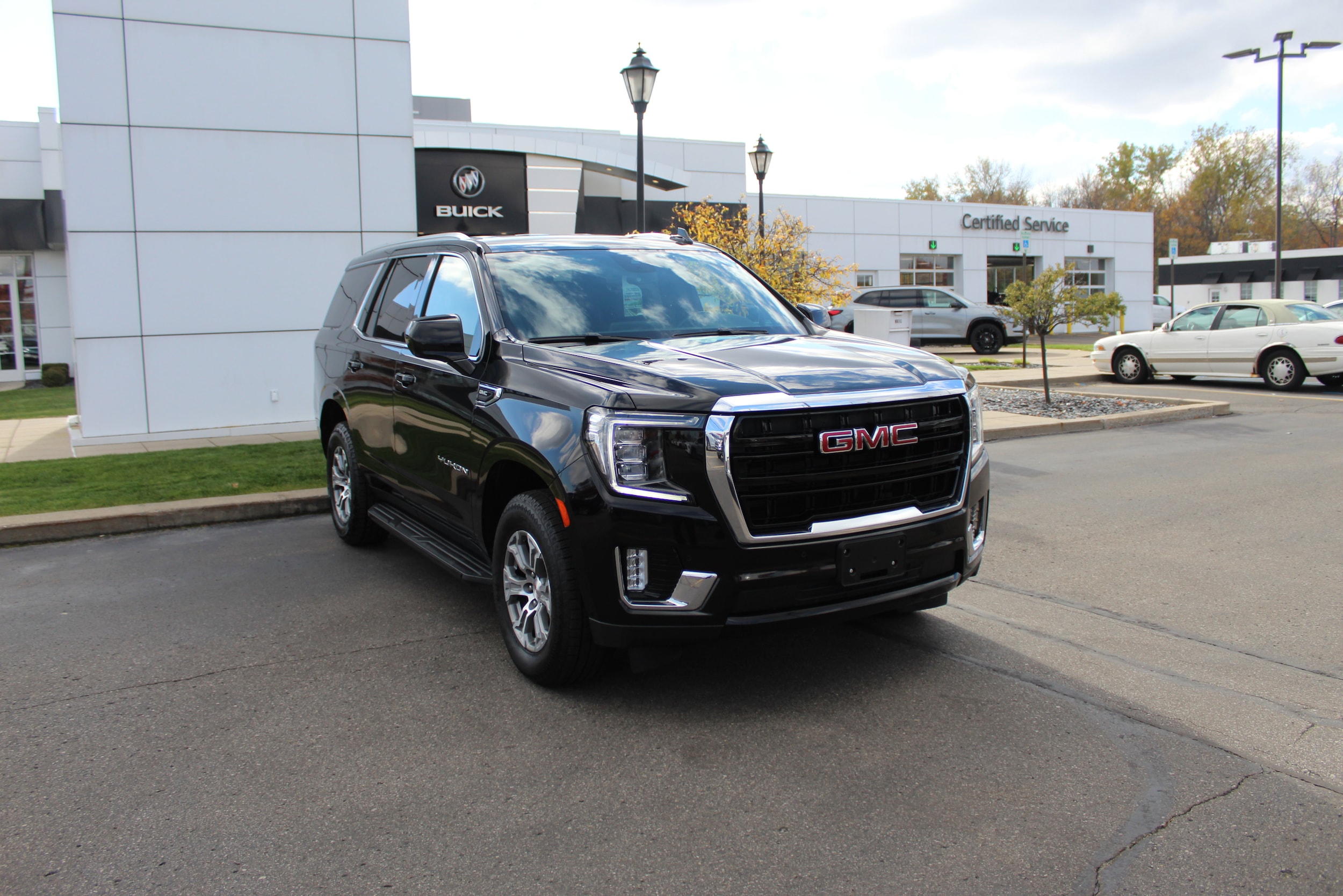 2024 GMC Yukon SLE's photo