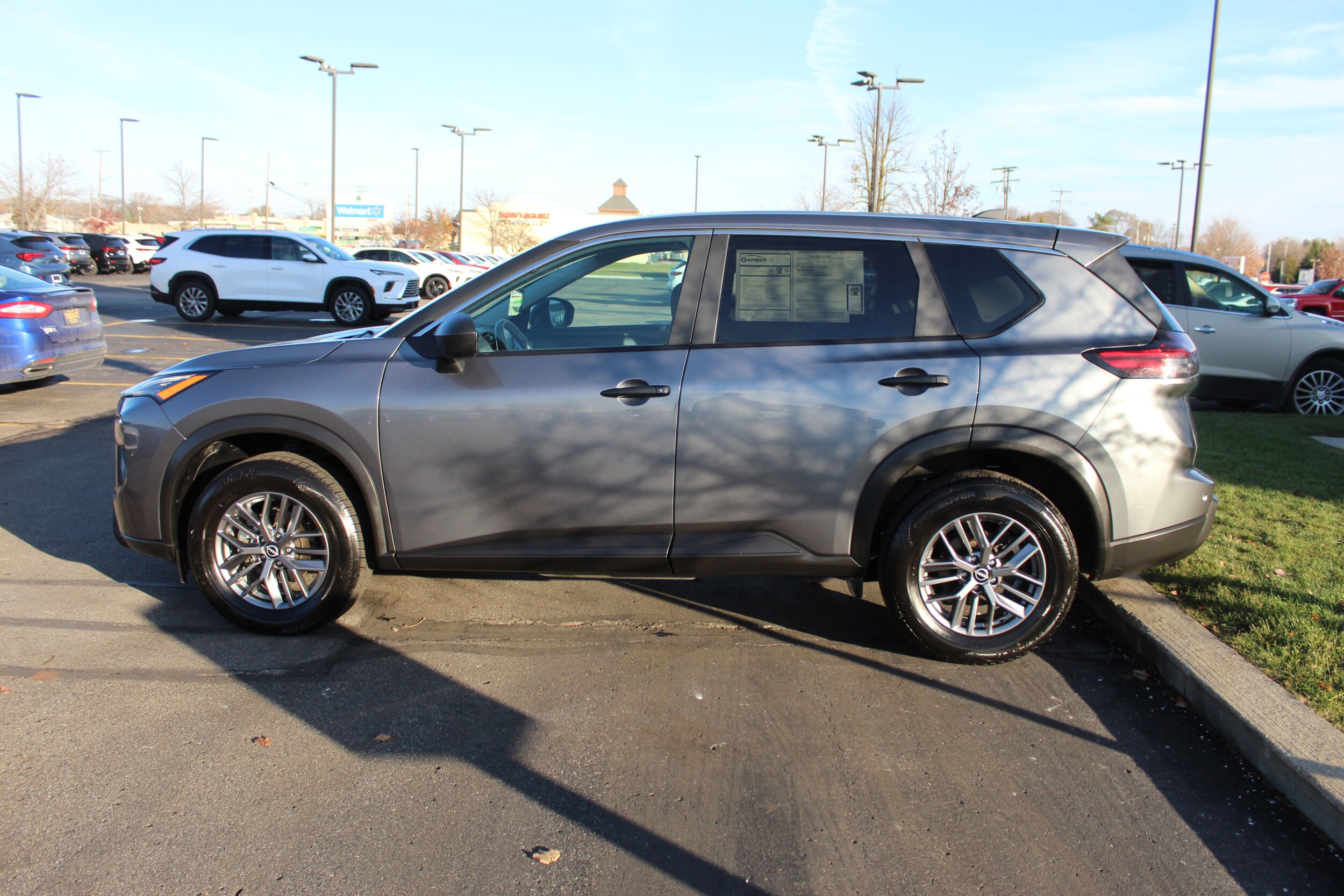 2024 Nissan Rogue S photo 2