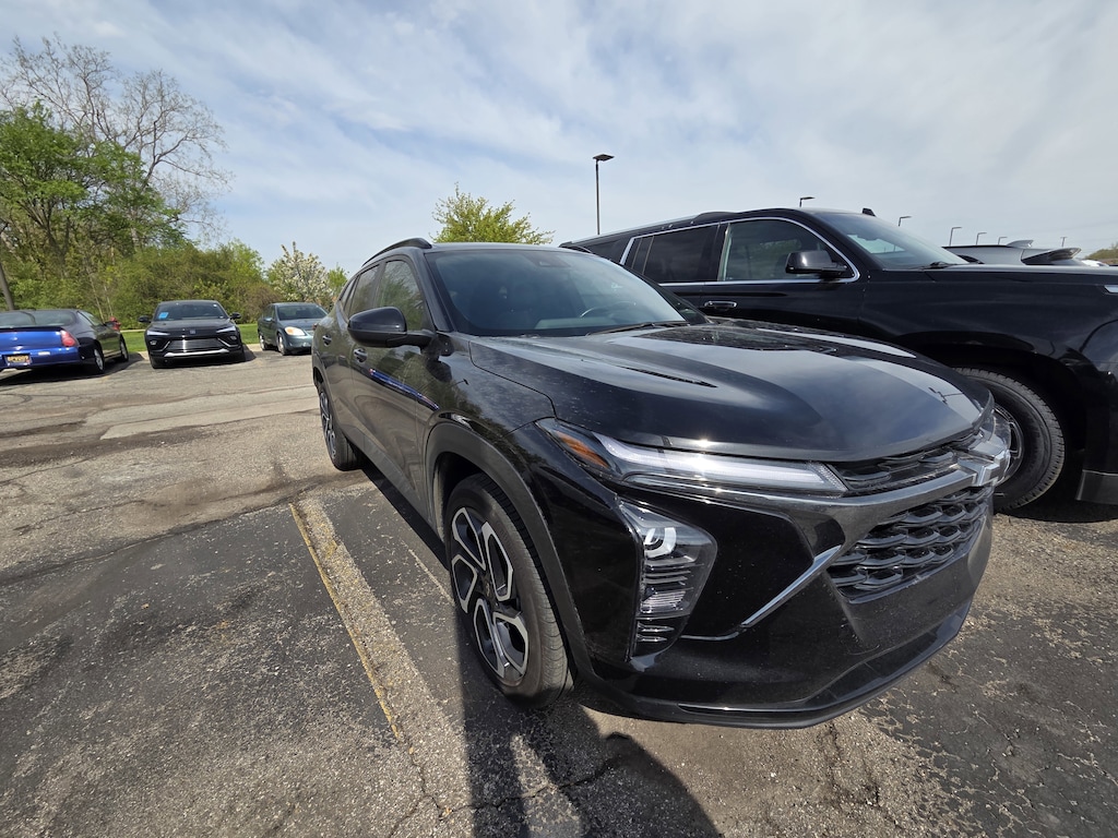 Used 2025 Chevrolet Trax 2RS SUV