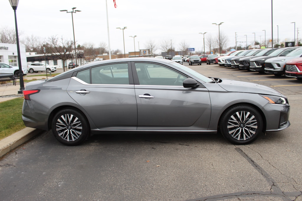 Used 2024 Nissan Altima 2.5 SV Sedan