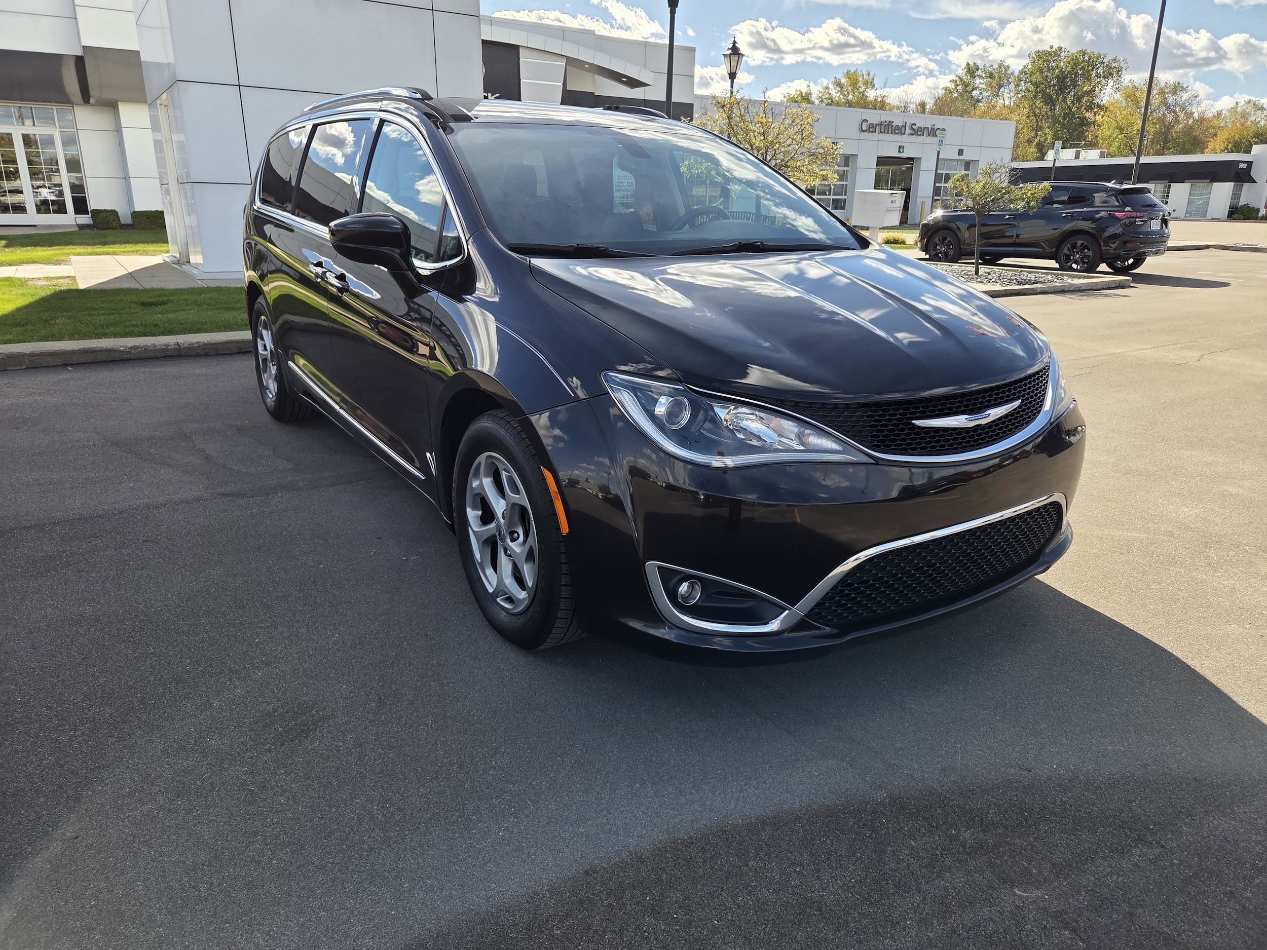 Used 2018 Chrysler Pacifica Touring L with VIN 2C4RC1BG7JR356354 for sale in Saginaw, MI