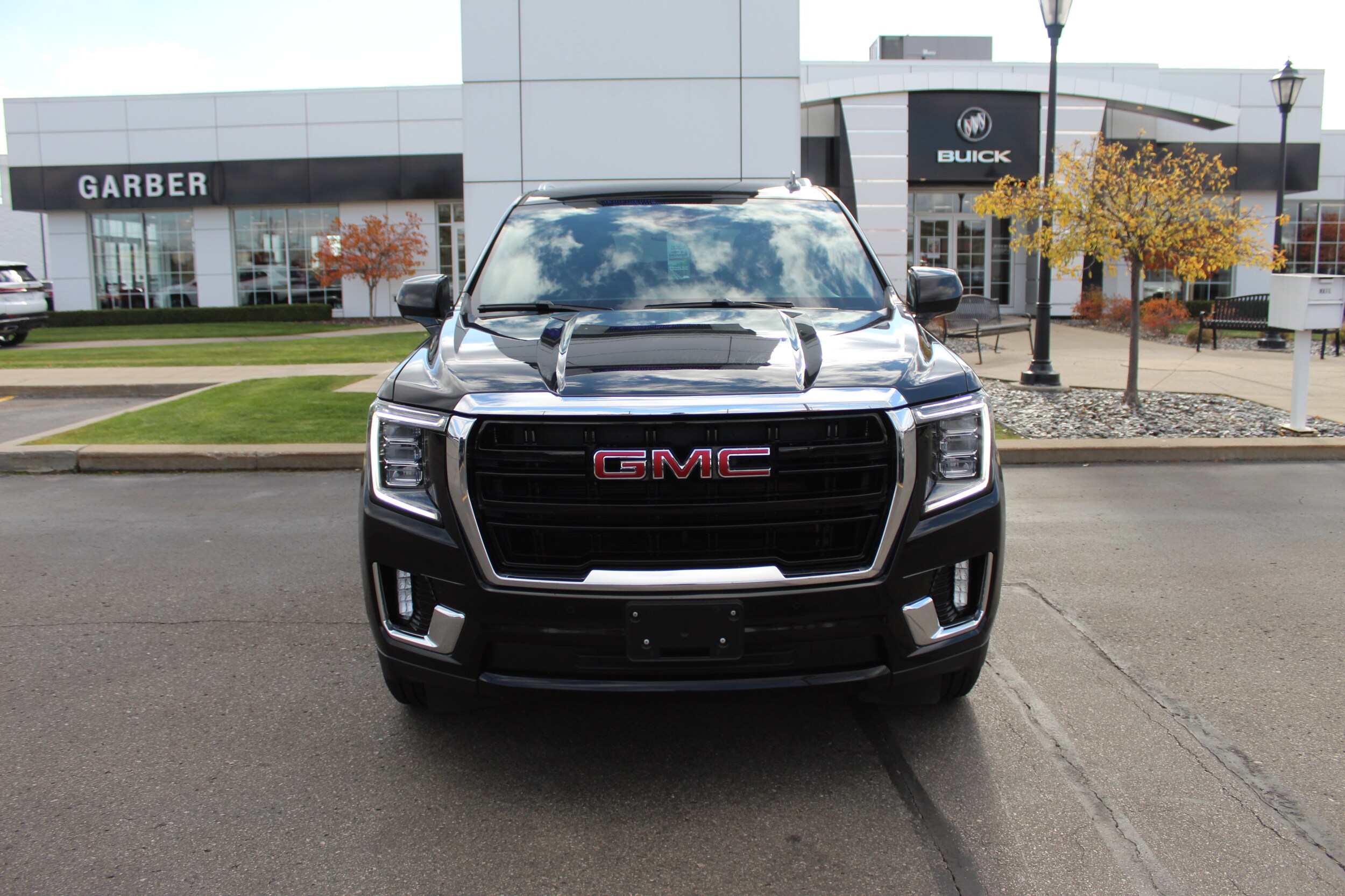 2024 Gmc Yukon SLE photo 2