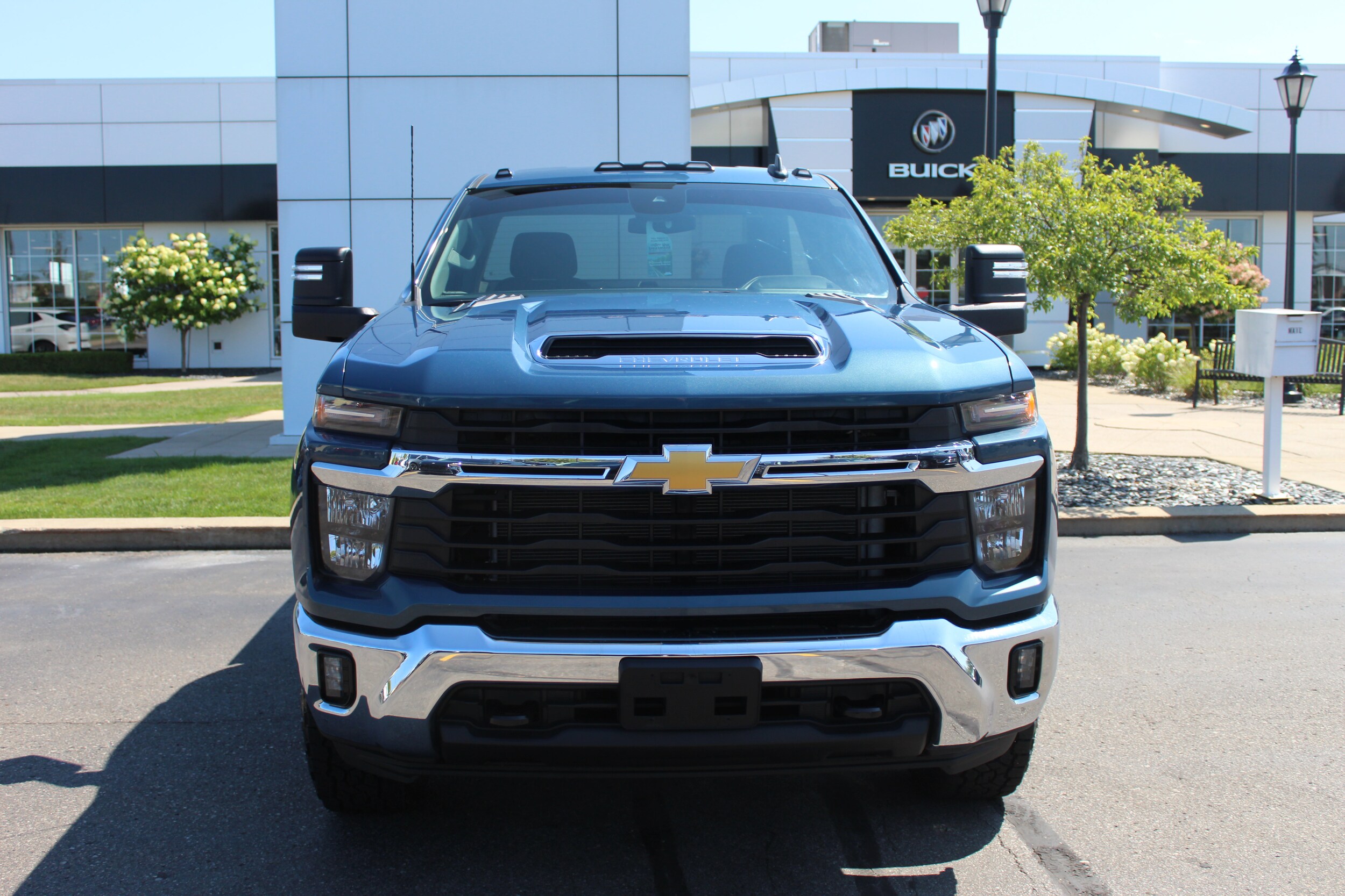 2024 Chevrolet Silverado 2500HD LT photo 2