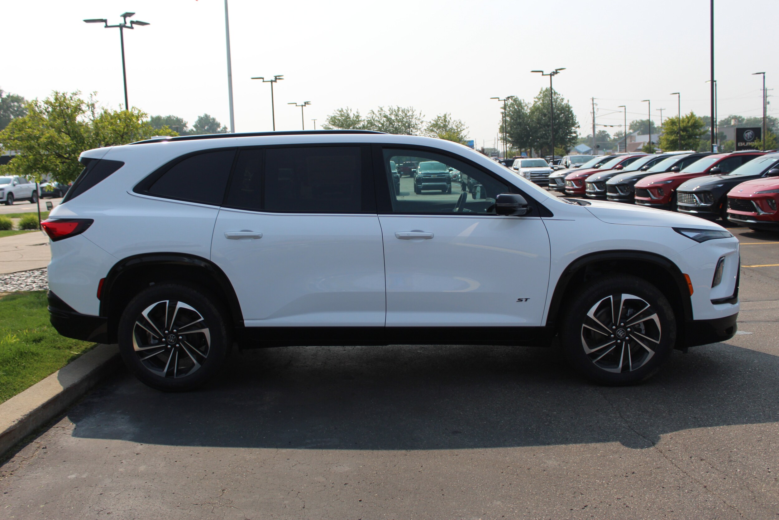 2026 Buick Enclave Sport Touring photo 3
