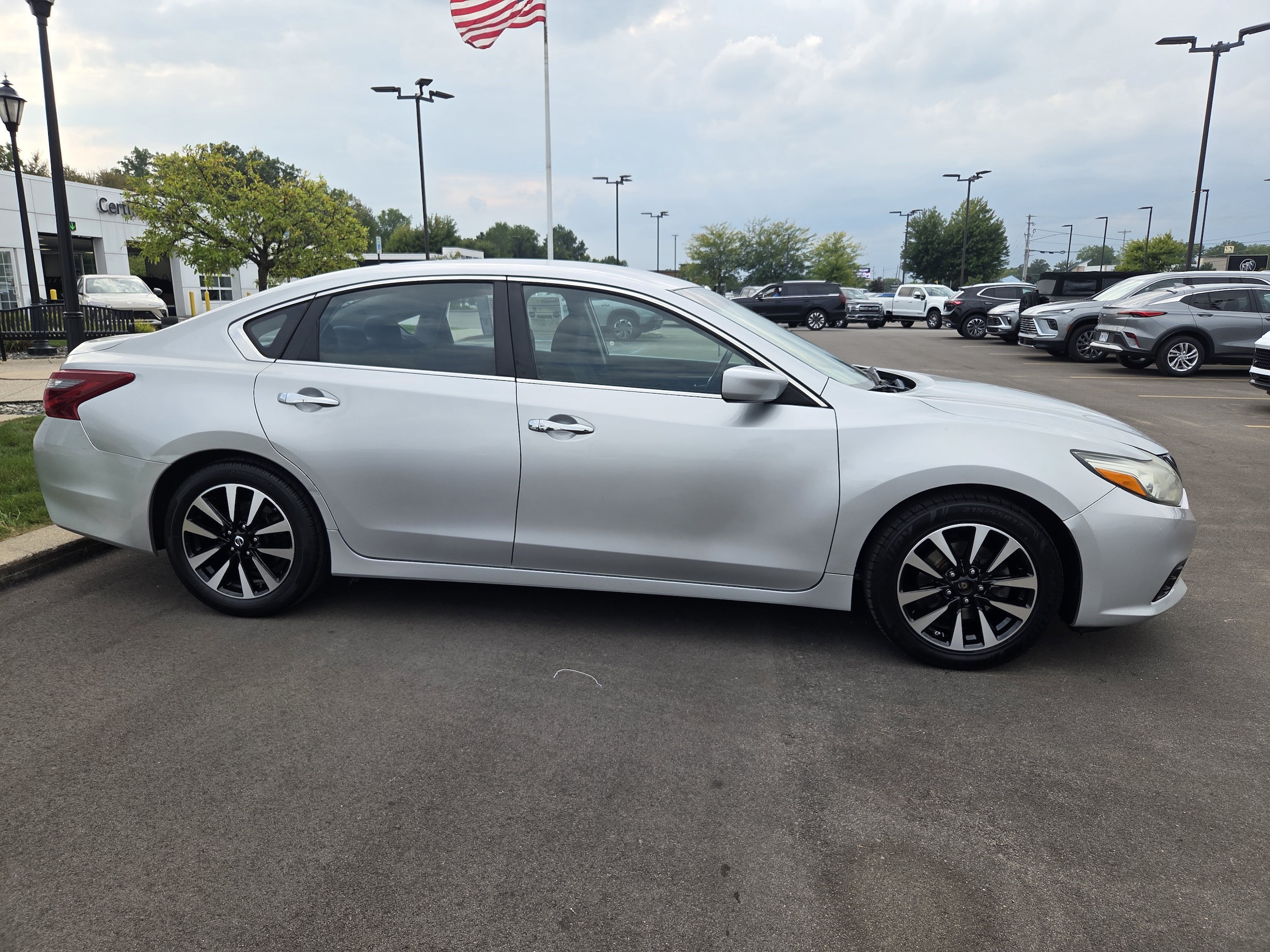 Used 2018 Nissan Altima SV with VIN 1N4AL3AP5JC215386 for sale in Saginaw, MI