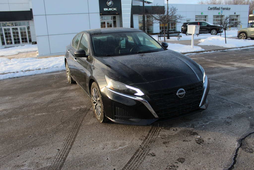 Used 2023 Nissan Altima 2.5 SV Sedan