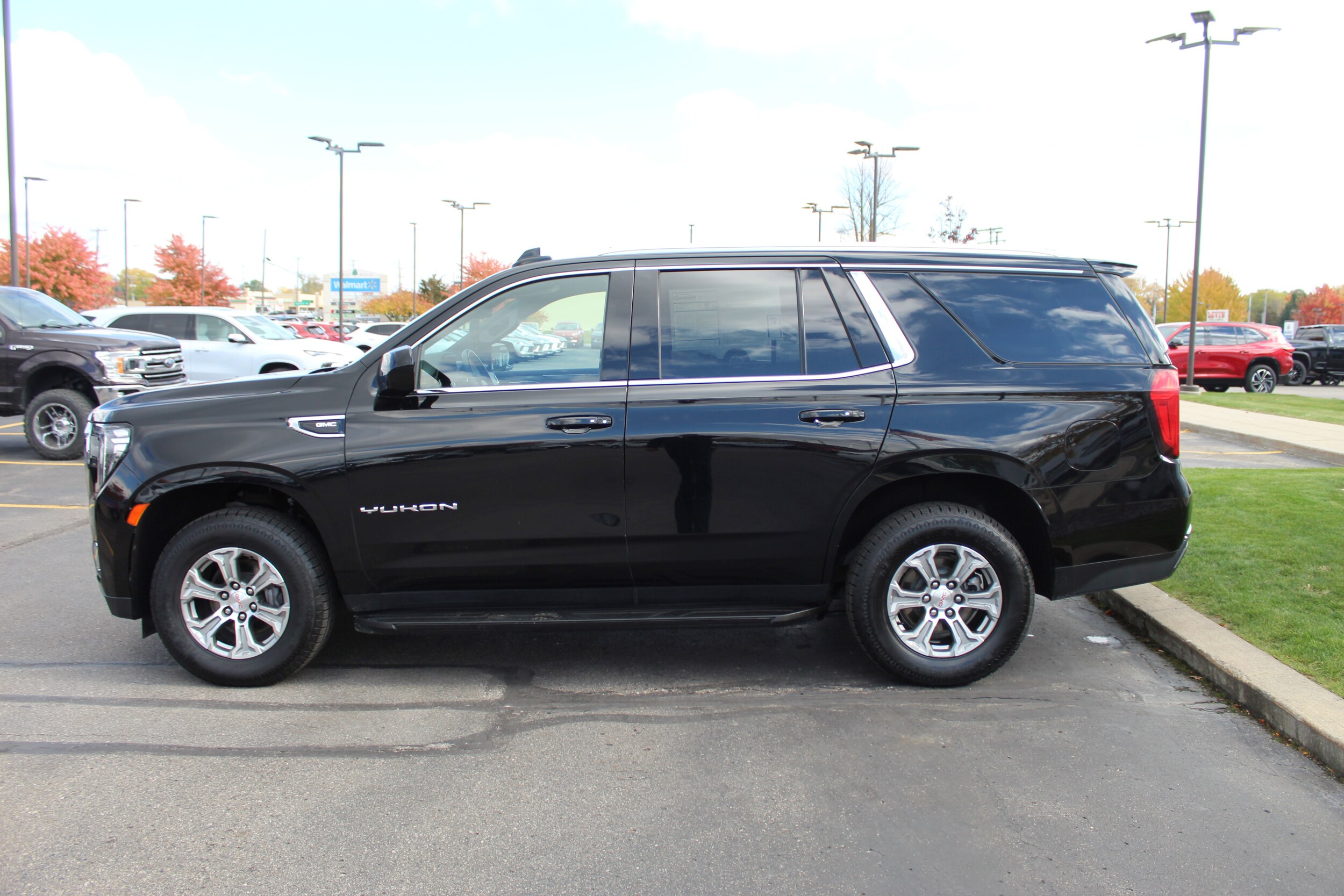 2024 Gmc Yukon SLE photo 3