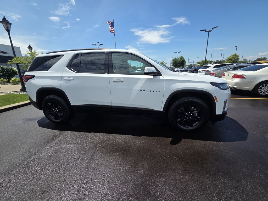 Used 2022 Chevrolet Traverse LT Cloth SUV