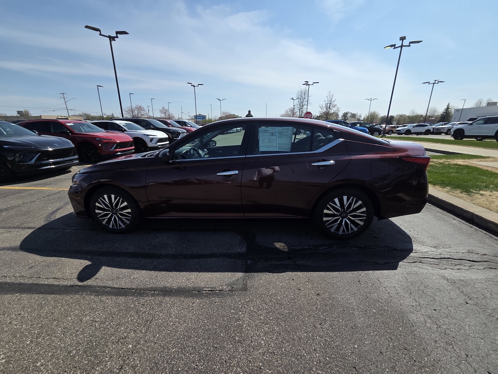 Used 2024 Nissan Altima 2.5 SV Sedan