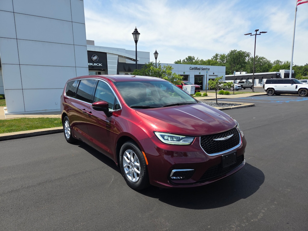 Used 2023 Chrysler Pacifica Touring L Van Passenger Van