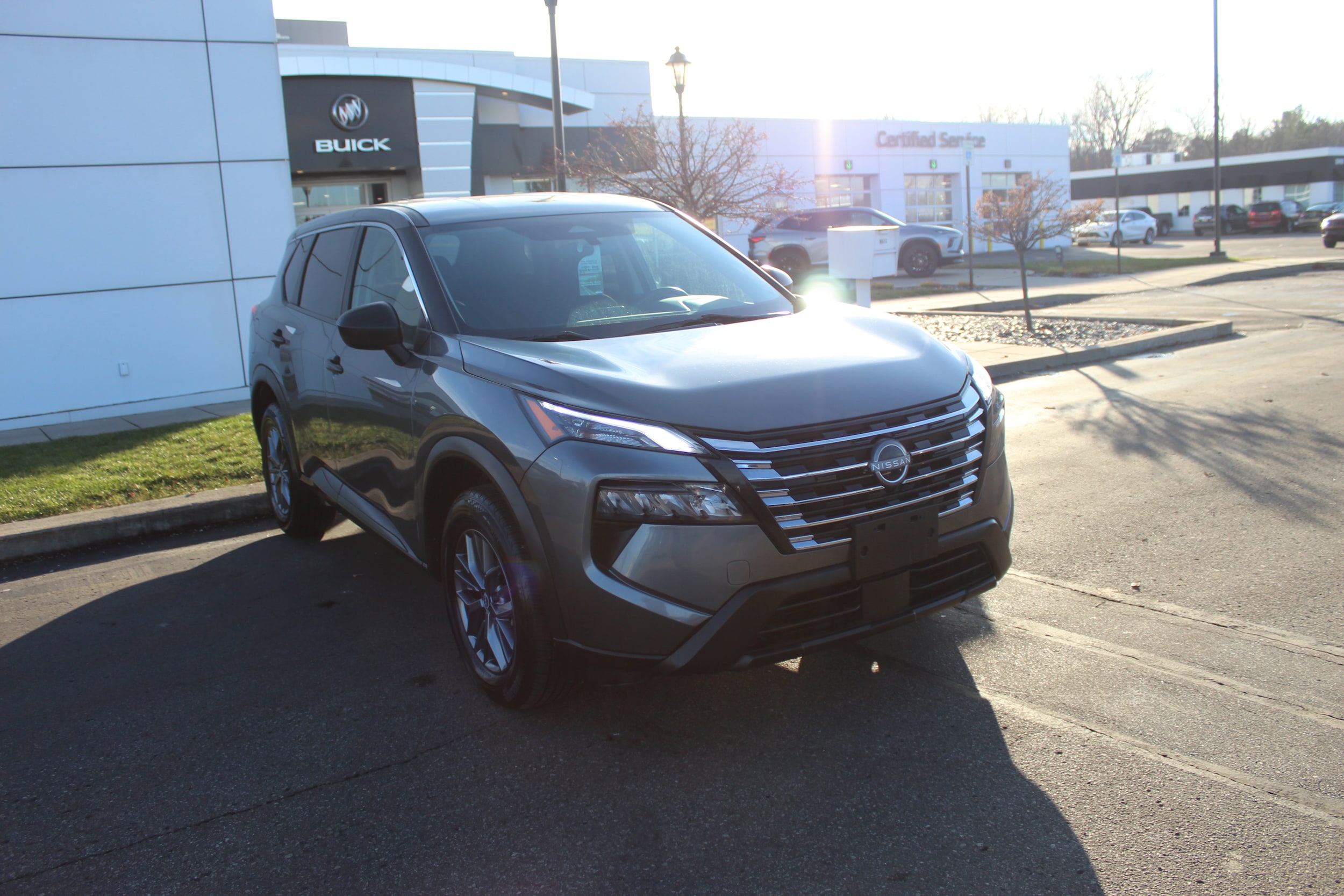 2024 Nissan Rogue S's photo