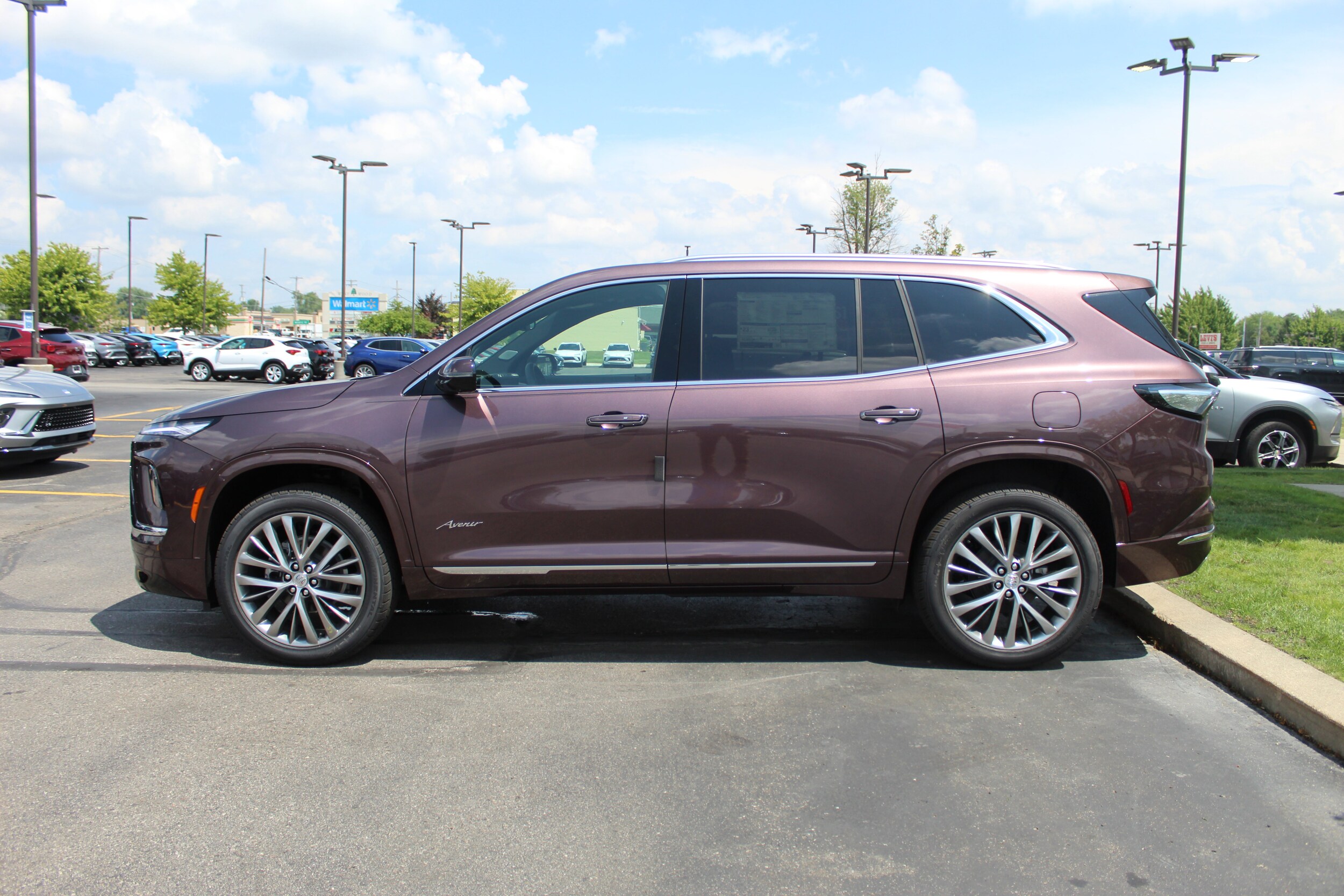 2025 Buick Enclave Avenir photo 4