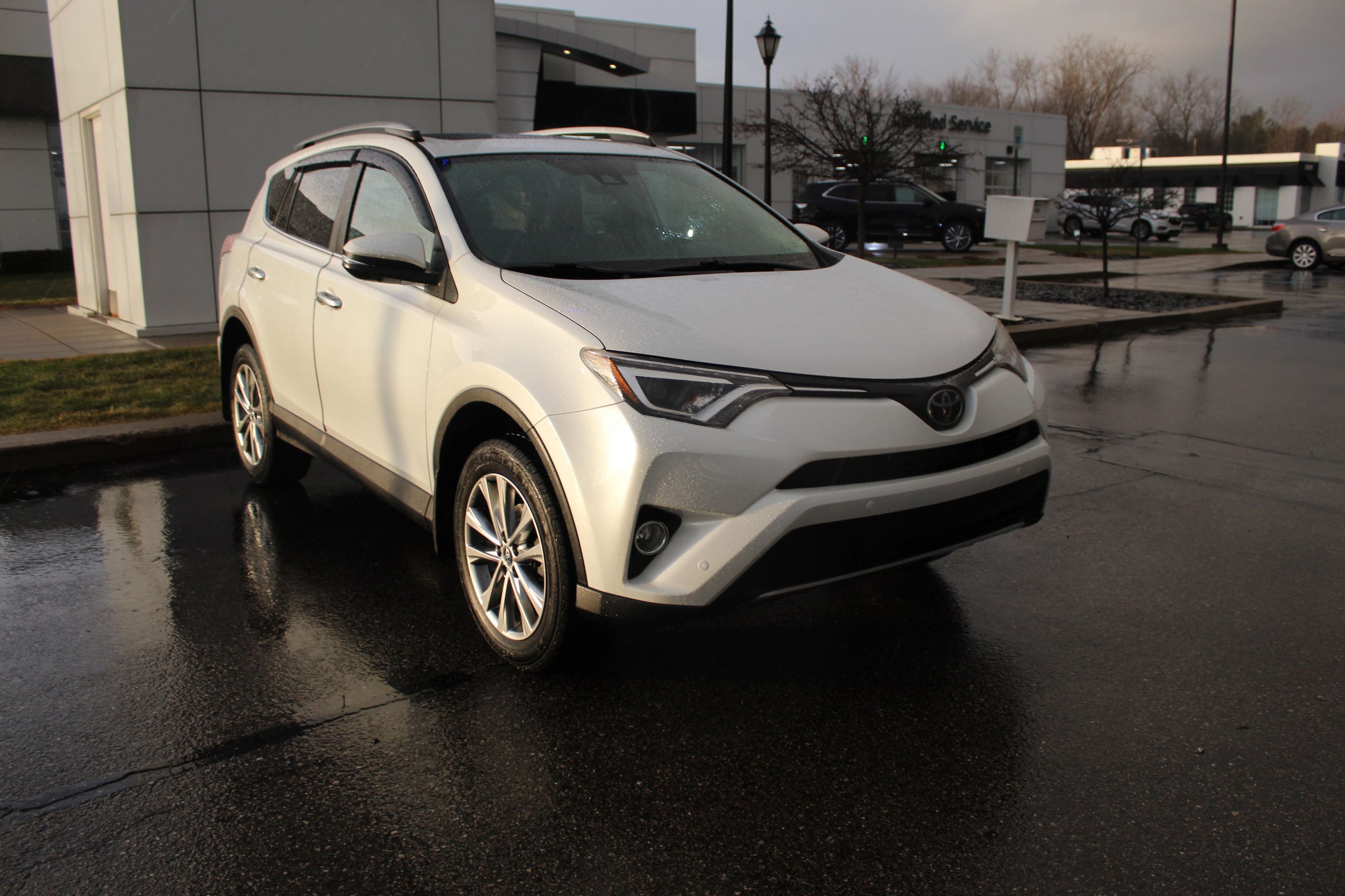2017 Toyota RAV4 Limited's photo