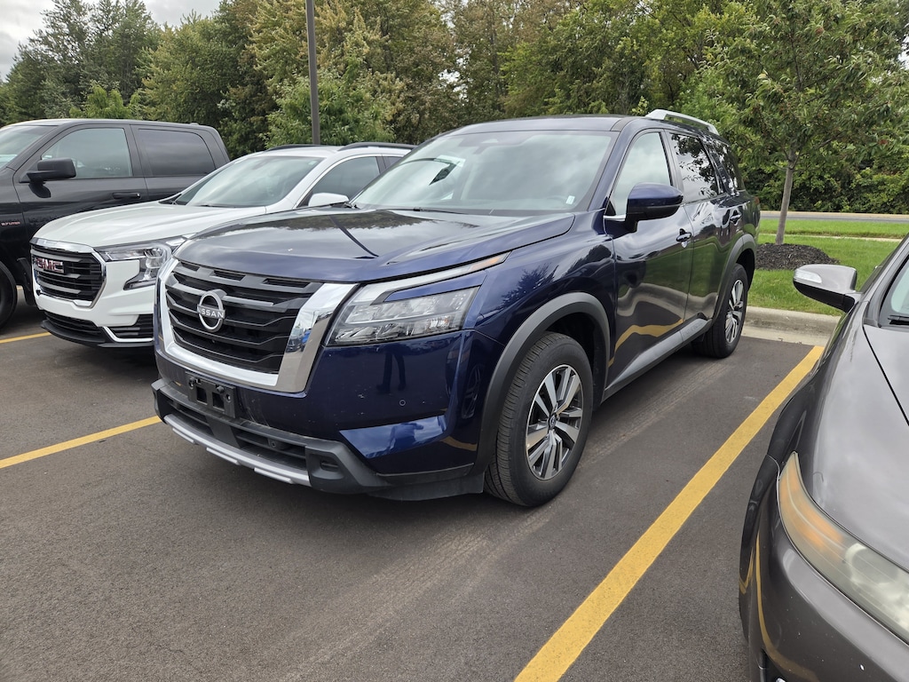 Used 2025 Nissan Pathfinder SL SUV