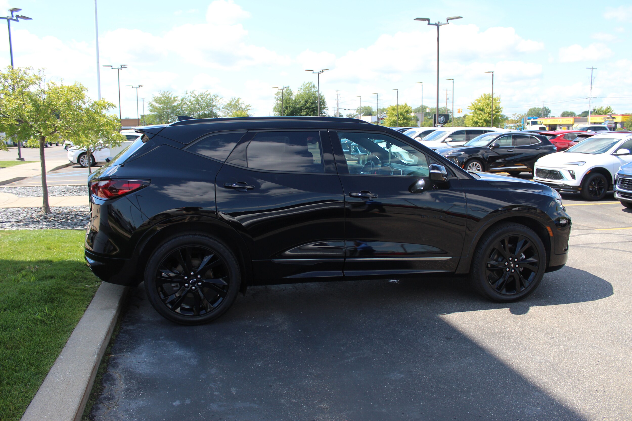 2022 Chevrolet Blazer RS photo 2