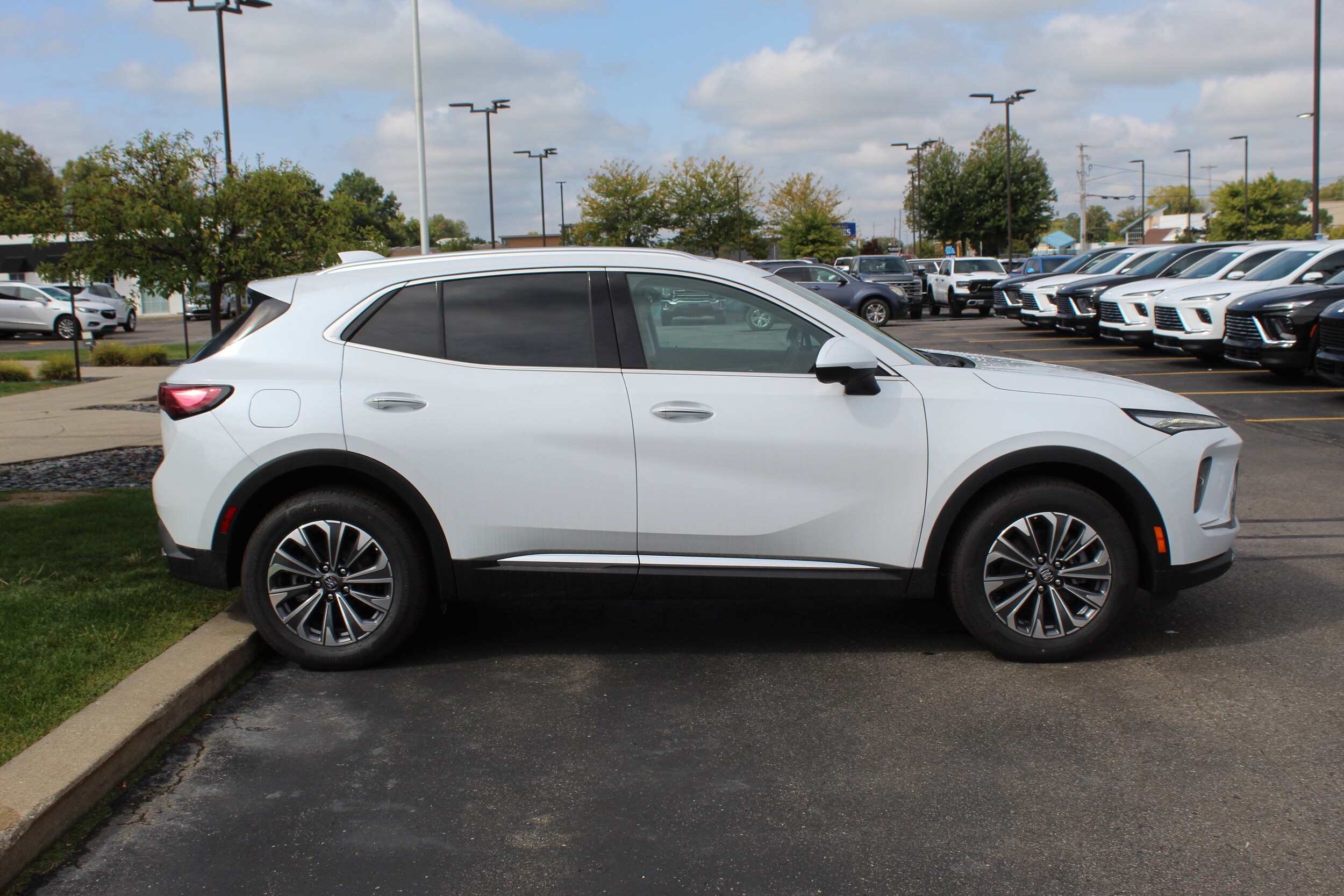 2025 Buick Envision Preferred photo 2