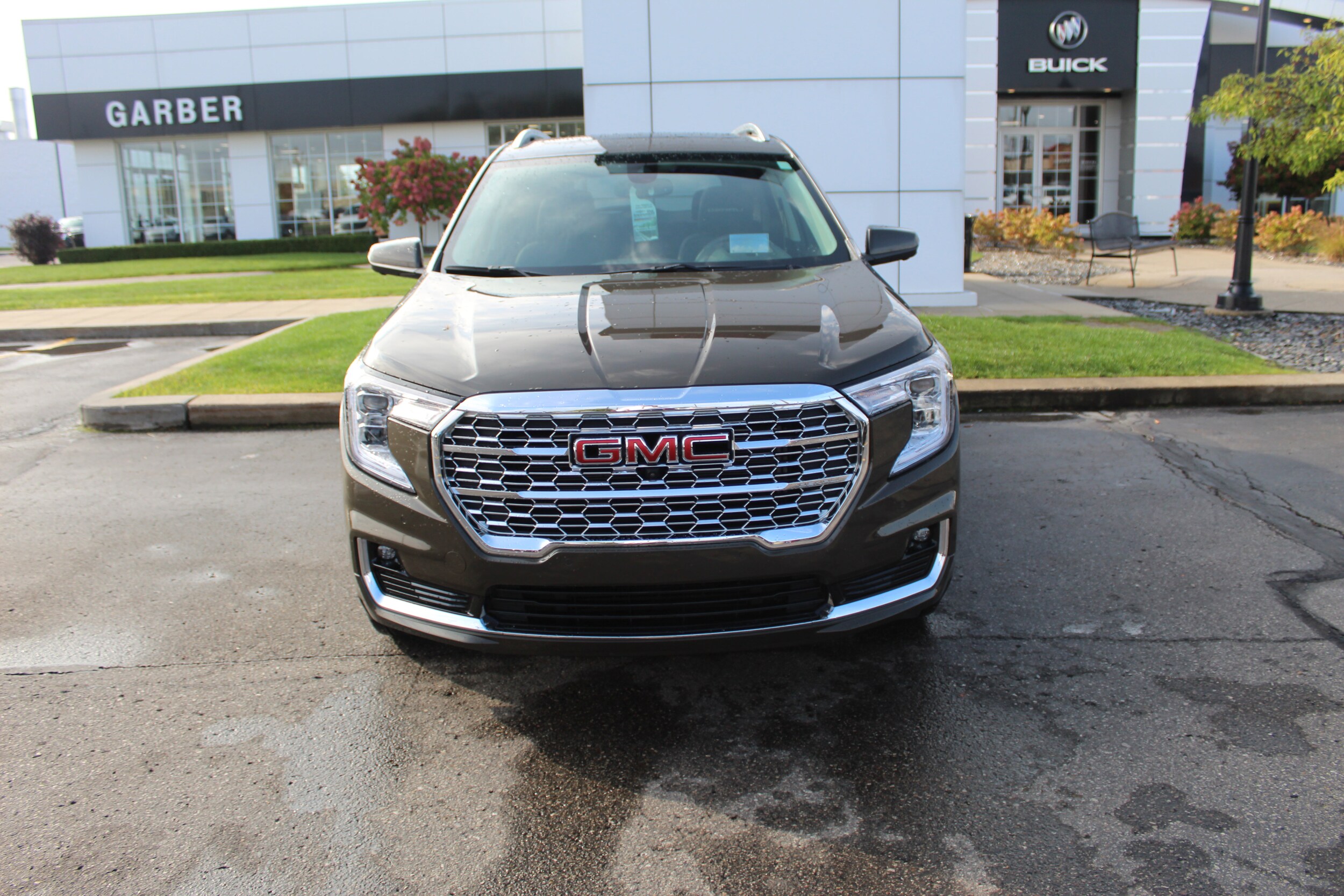 2023 Gmc Terrain Denali photo 2