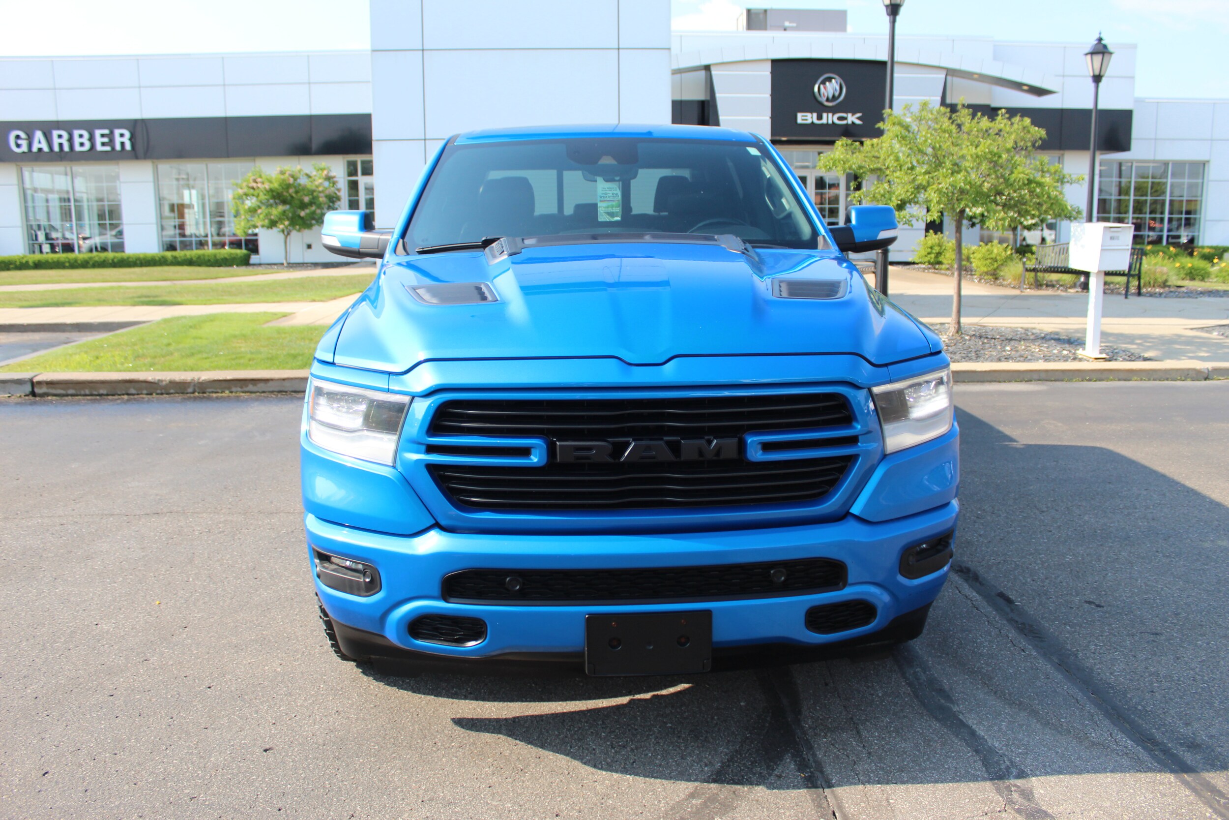 2021 Ram 1500 Sport photo 3