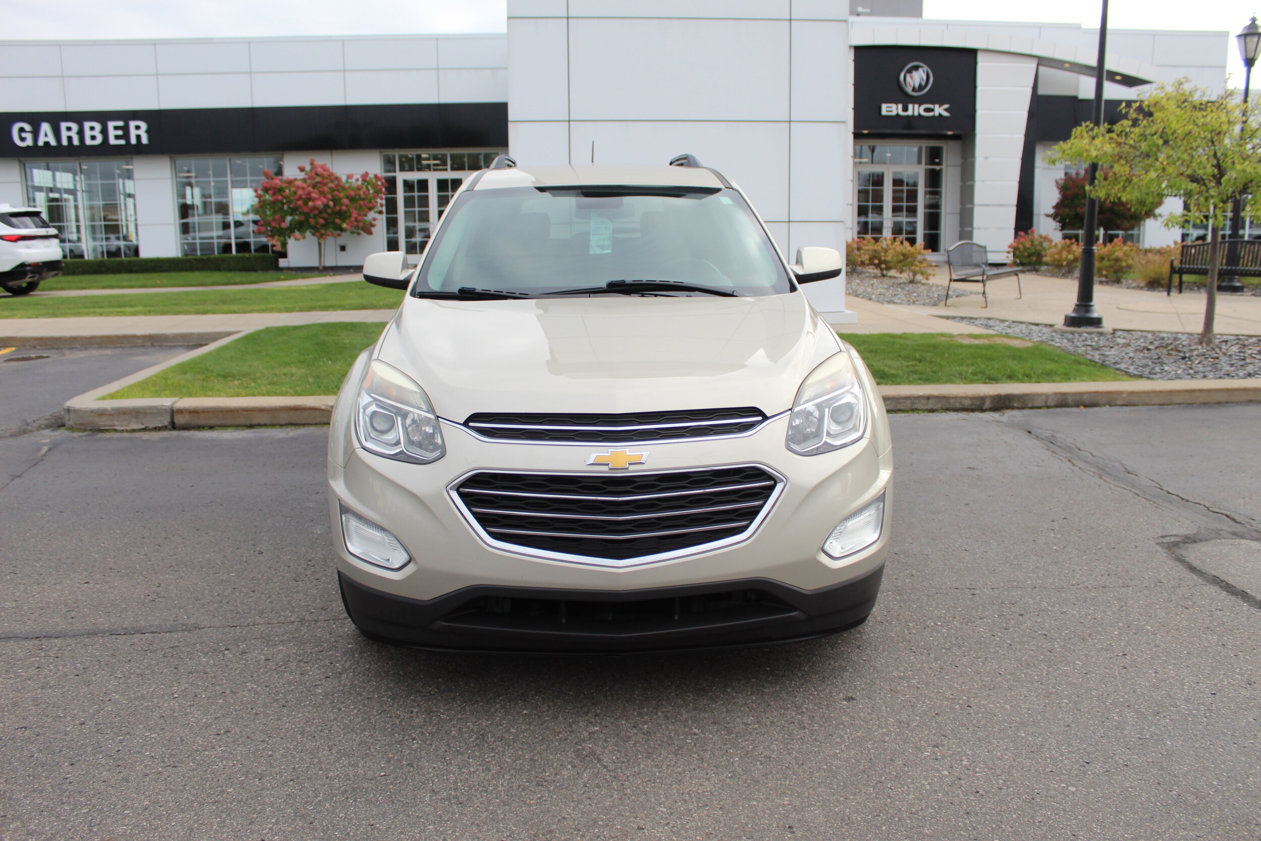 2016 Chevrolet Equinox LT photo 2