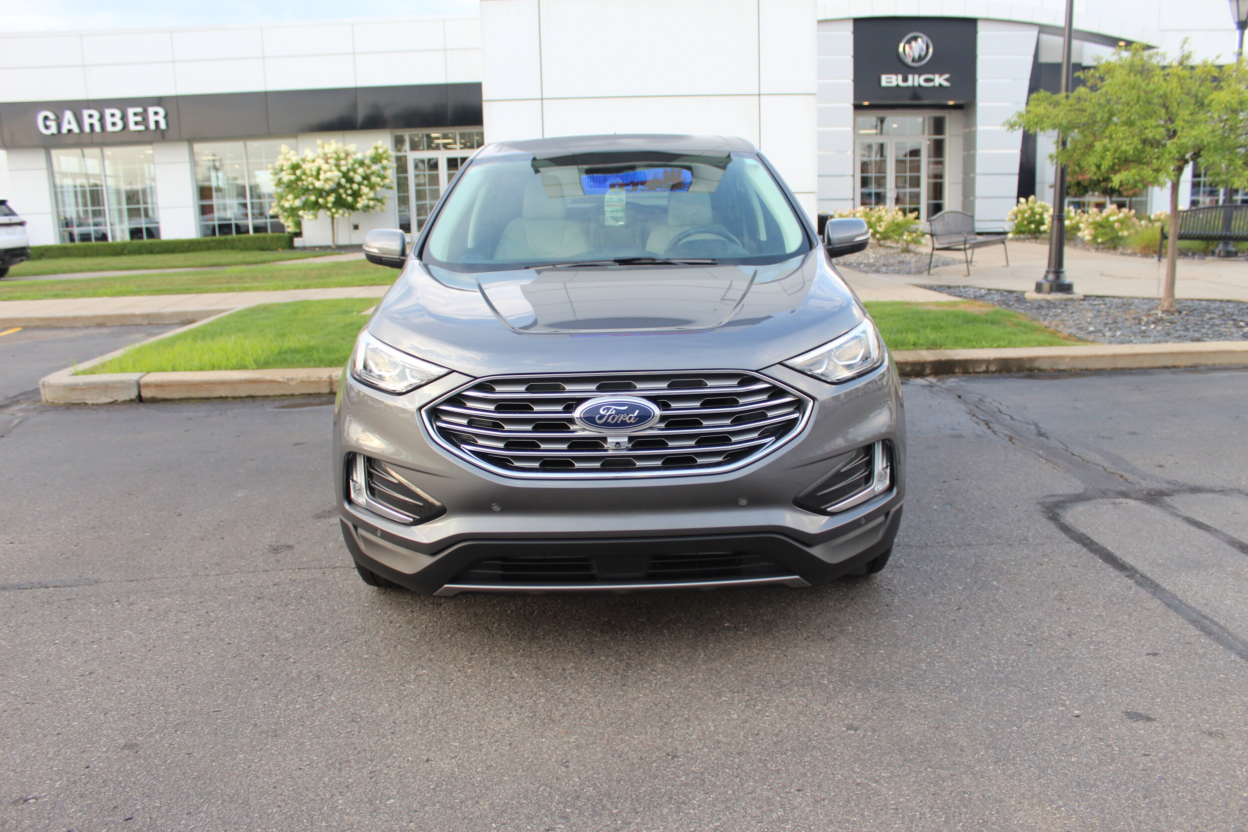 2022 Ford Edge Titanium photo 3