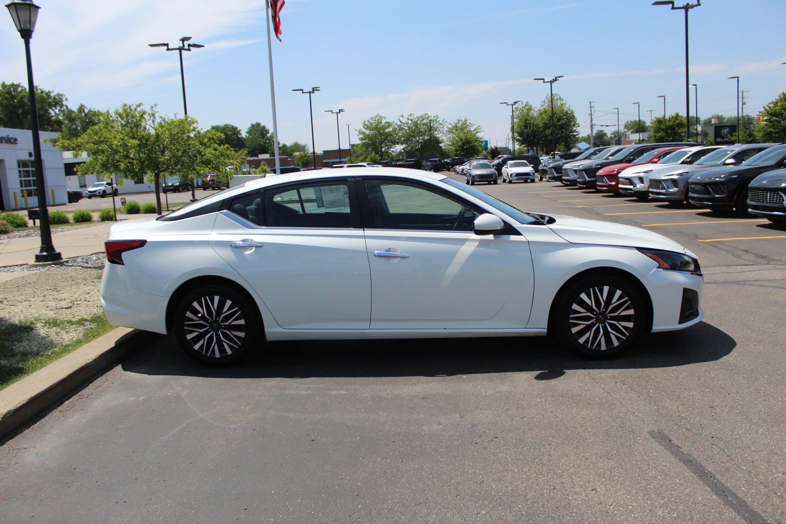 Used 2023 Nissan Altima SV with VIN 1N4BL4DV0PN374771 for sale in Saginaw, MI