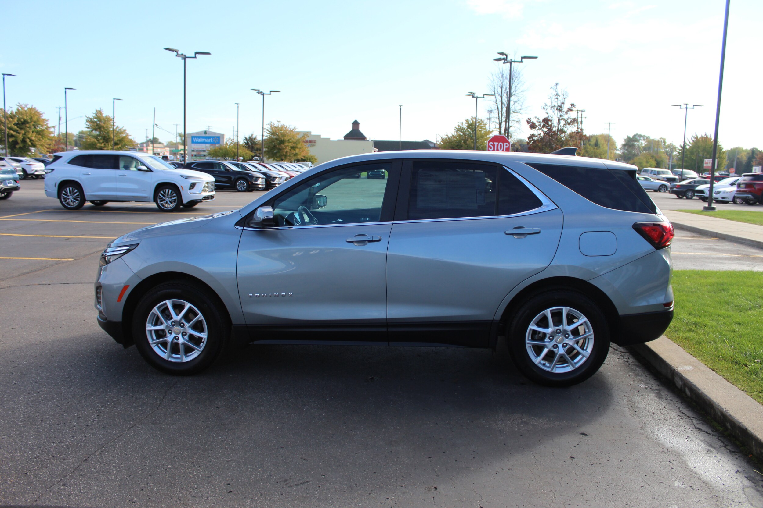 2024 Chevrolet Equinox LT photo 3