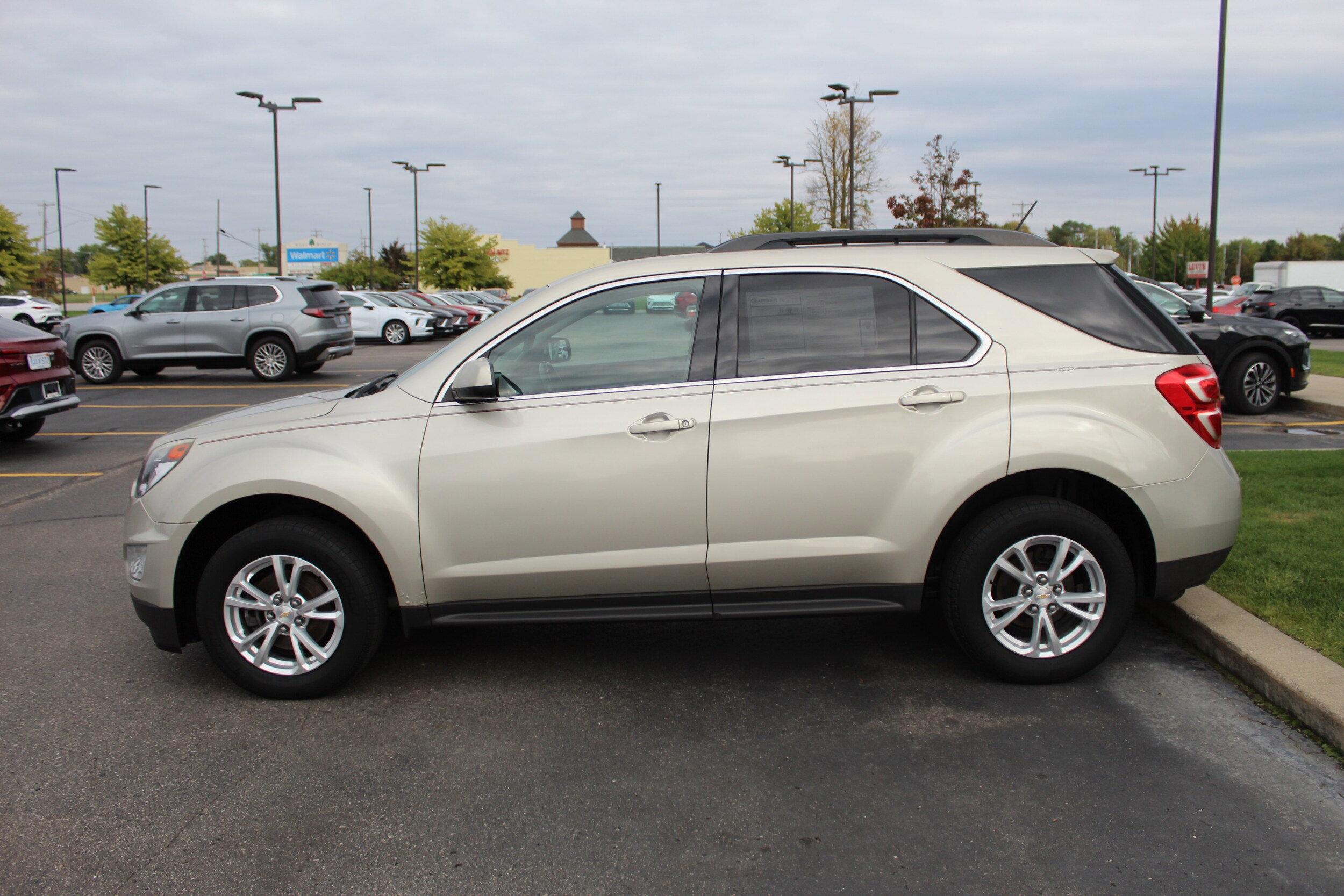 2016 Chevrolet Equinox LT photo 3