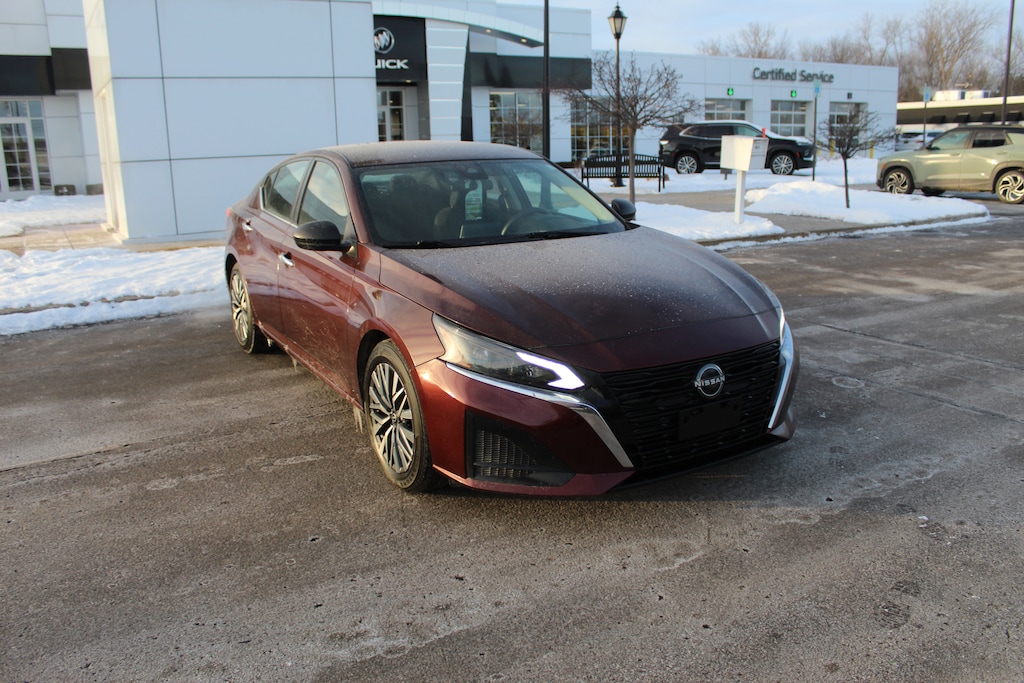 Used 2024 Nissan Altima 2.5 SV Sedan