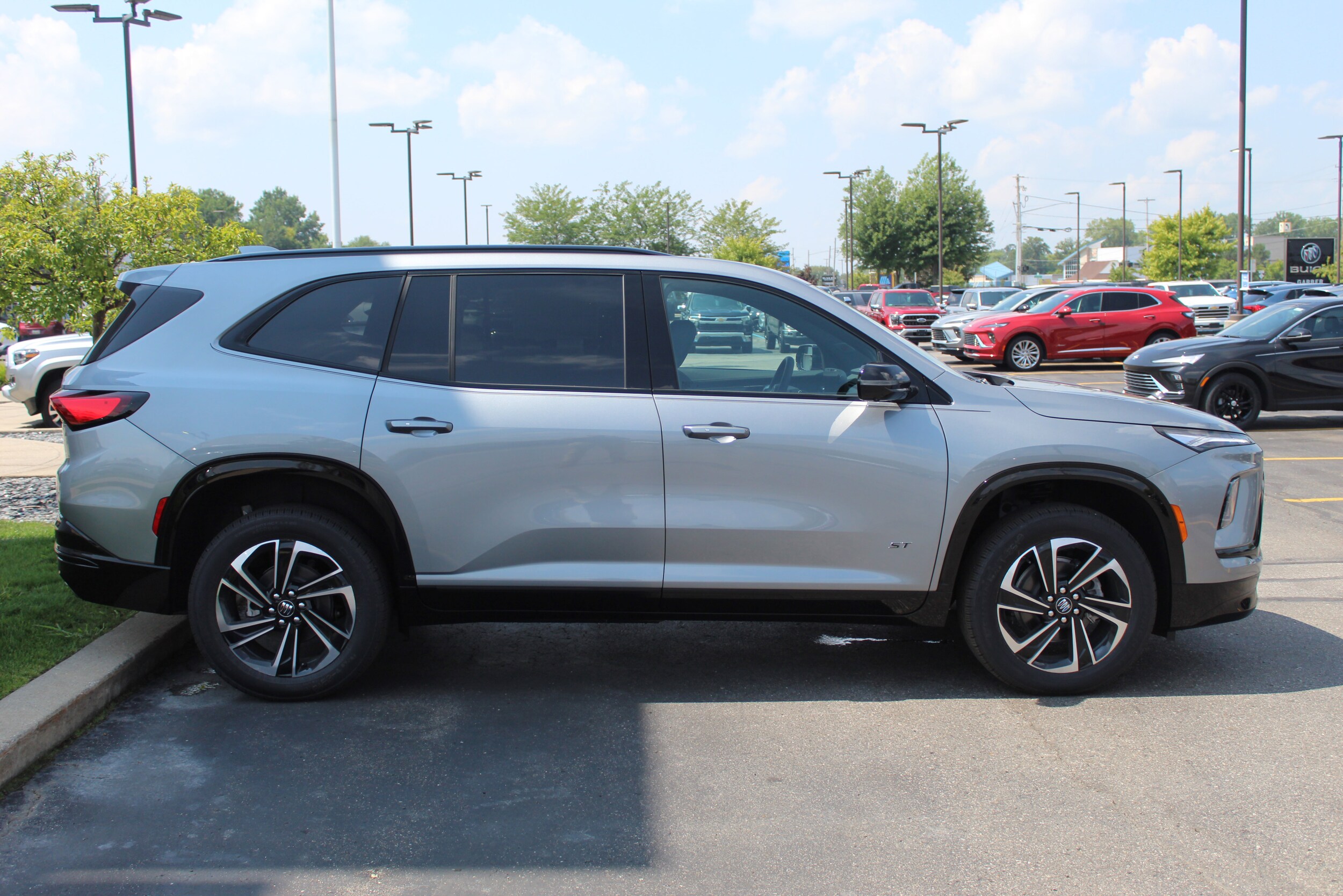 2026 Buick Enclave Sport Touring photo 2