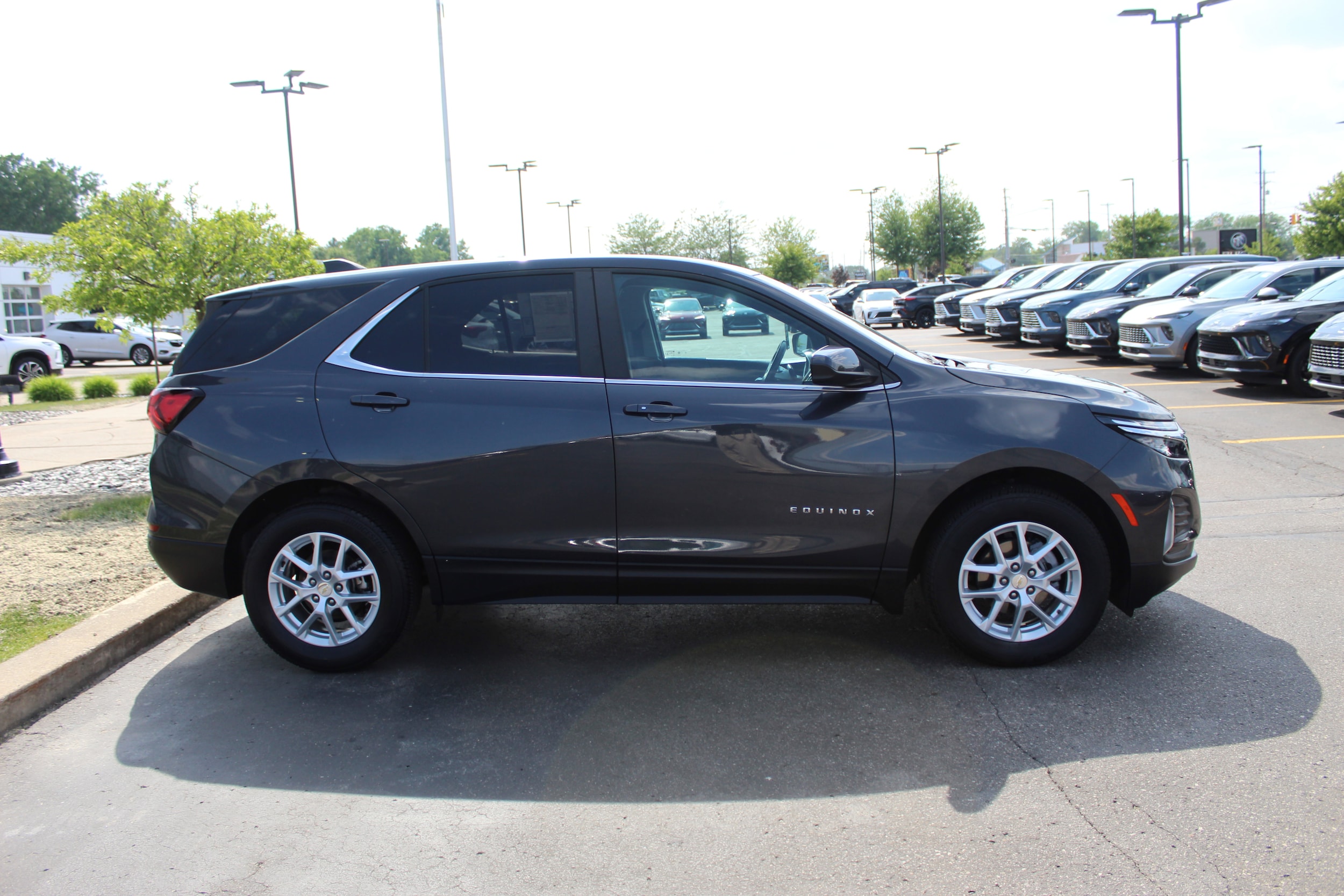 Used 2022 Chevrolet Equinox LT with VIN 3GNAXUEV4NS197032 for sale in Saginaw, MI