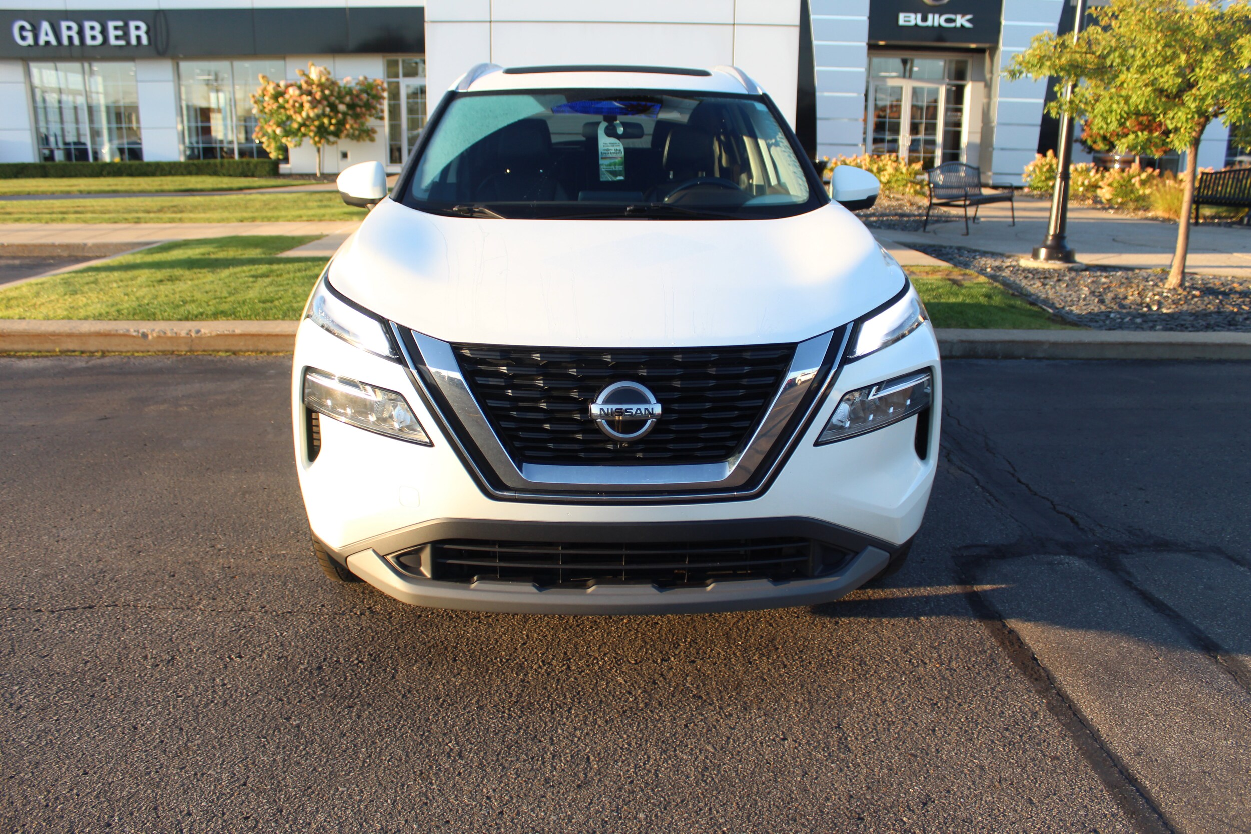 2021 Nissan Rogue SV photo 2