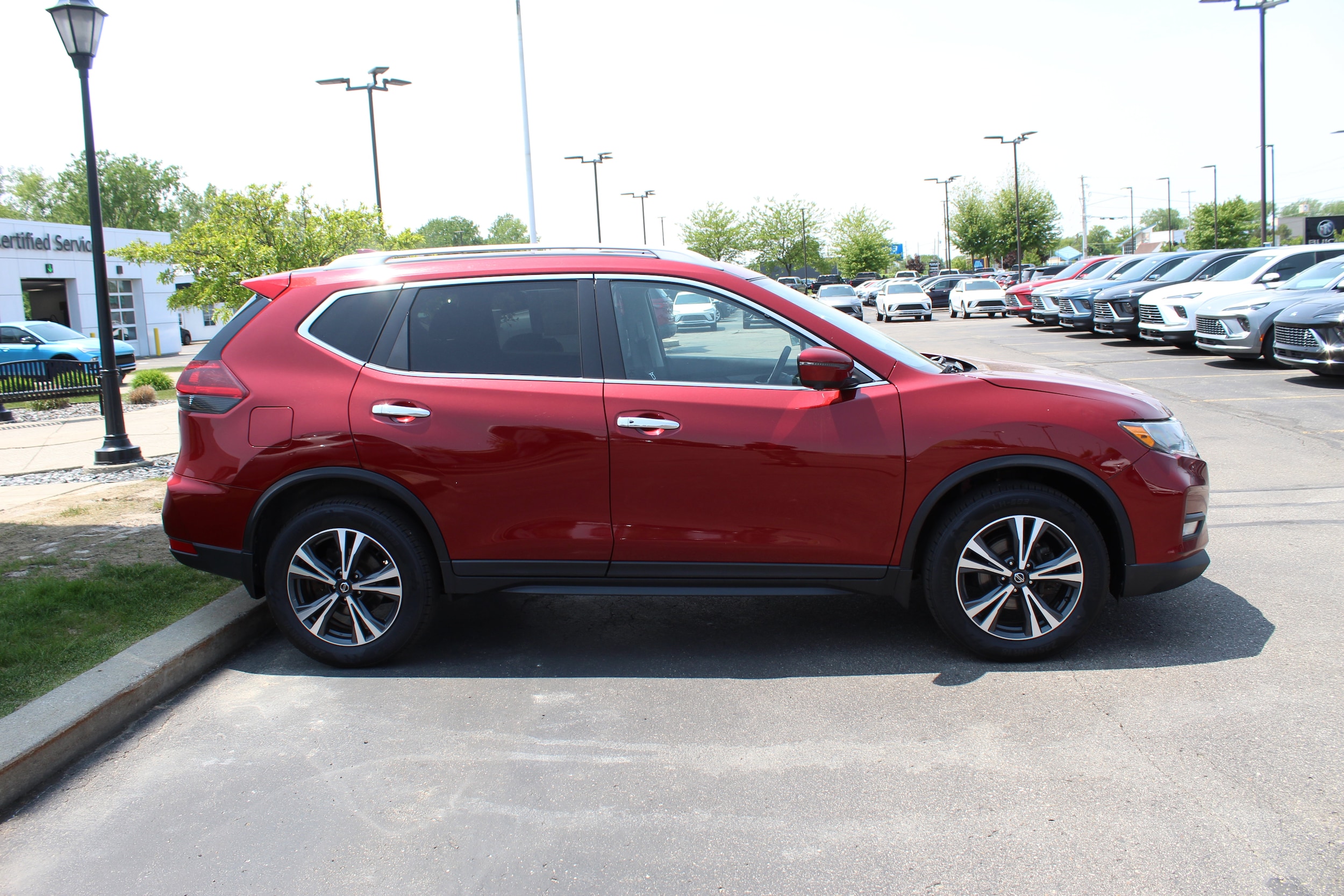 Used 2020 Nissan Rogue SV with VIN 5N1AT2MV4LC781696 for sale in Saginaw, MI