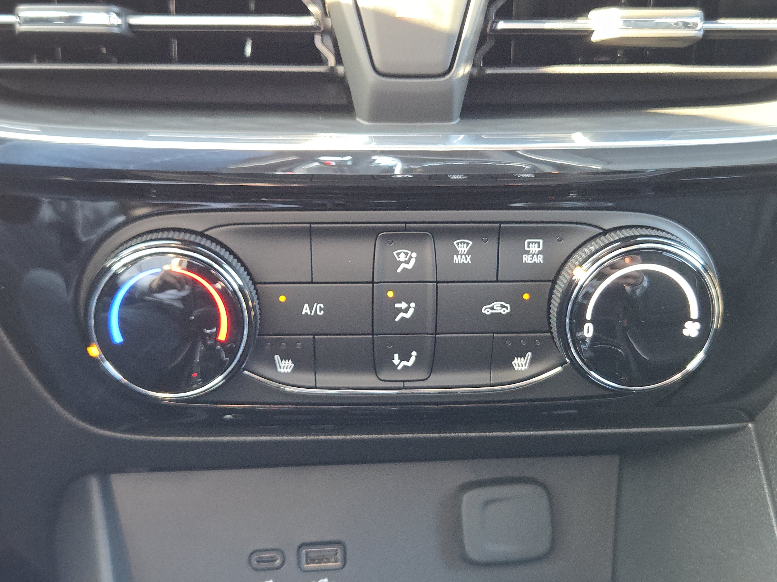 2026 Buick Encore GX Sport Touring - Photo 14