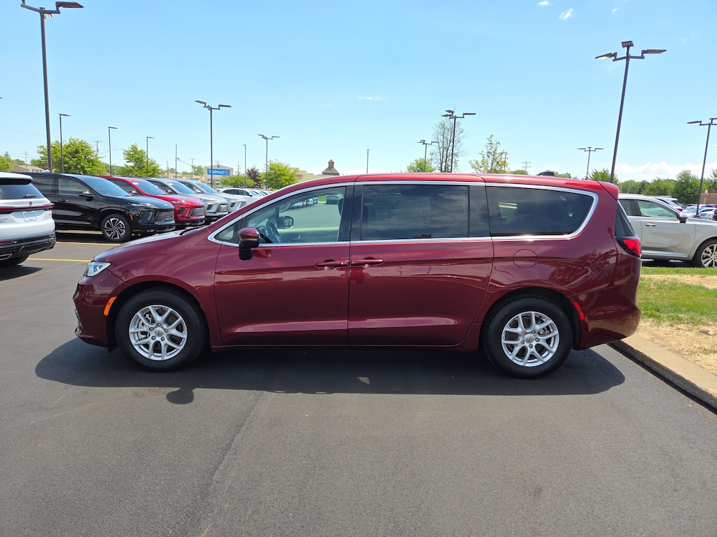 Used 2023 Chrysler Pacifica Touring L Van Passenger Van