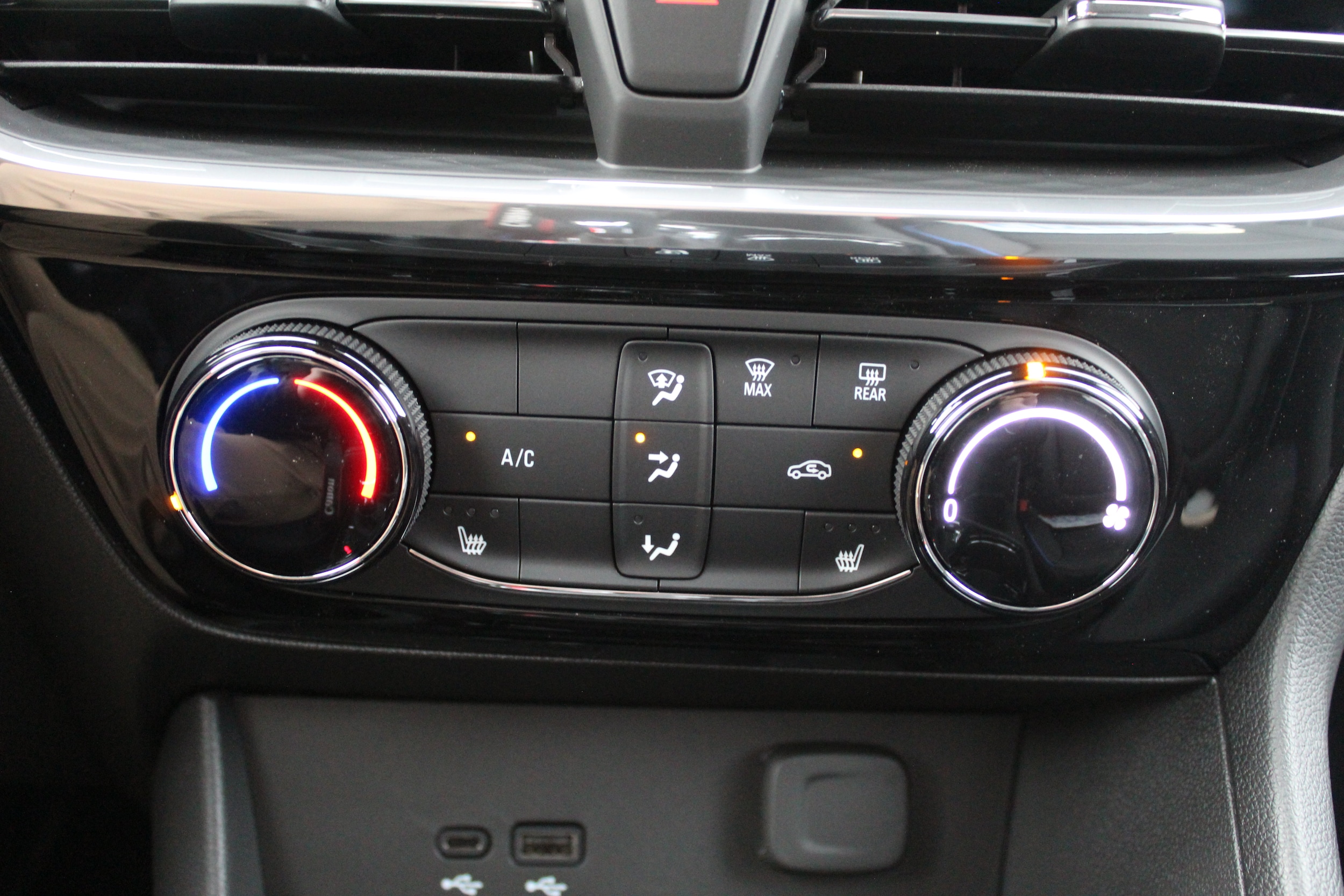 2026 Buick Encore GX Sport Touring - Photo 9