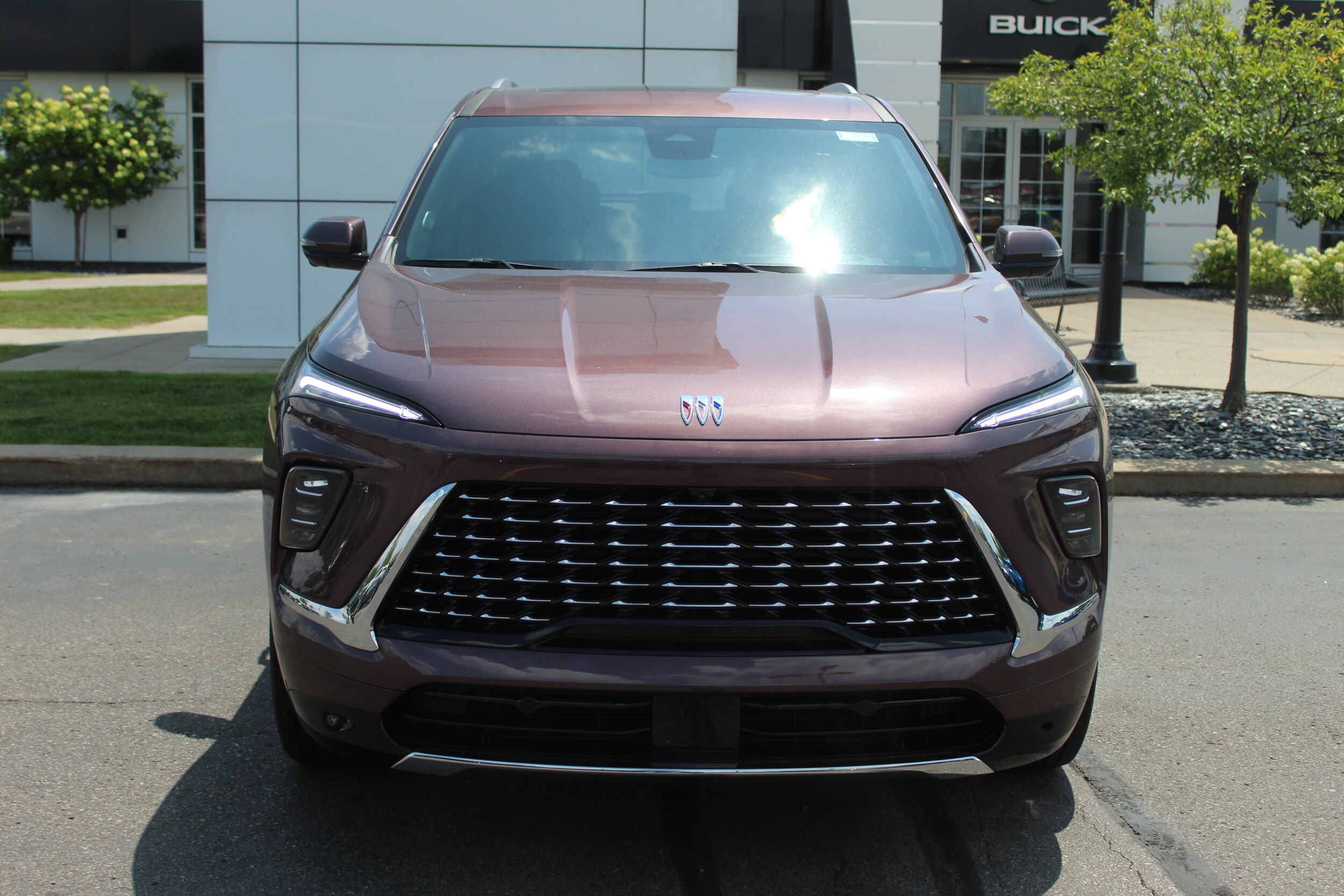 2025 Buick Enclave Avenir photo 2