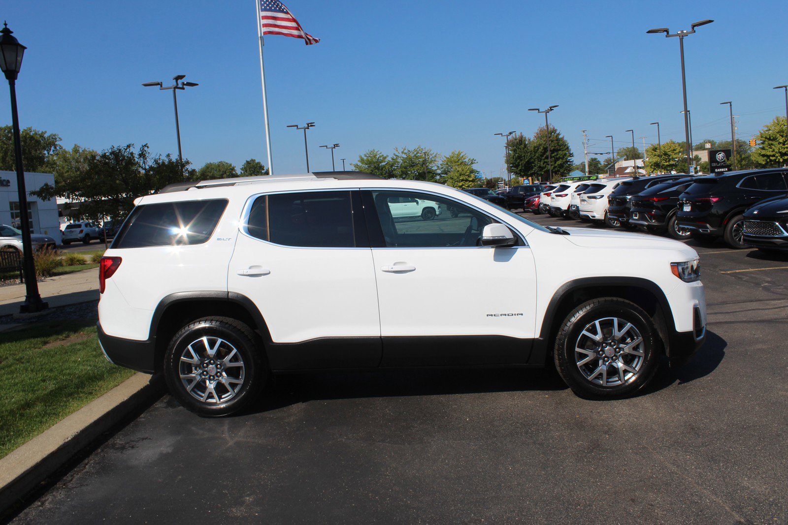 Used 2023 GMC Acadia SLT with VIN 1GKKNUL40PZ174712 for sale in Saginaw, MI