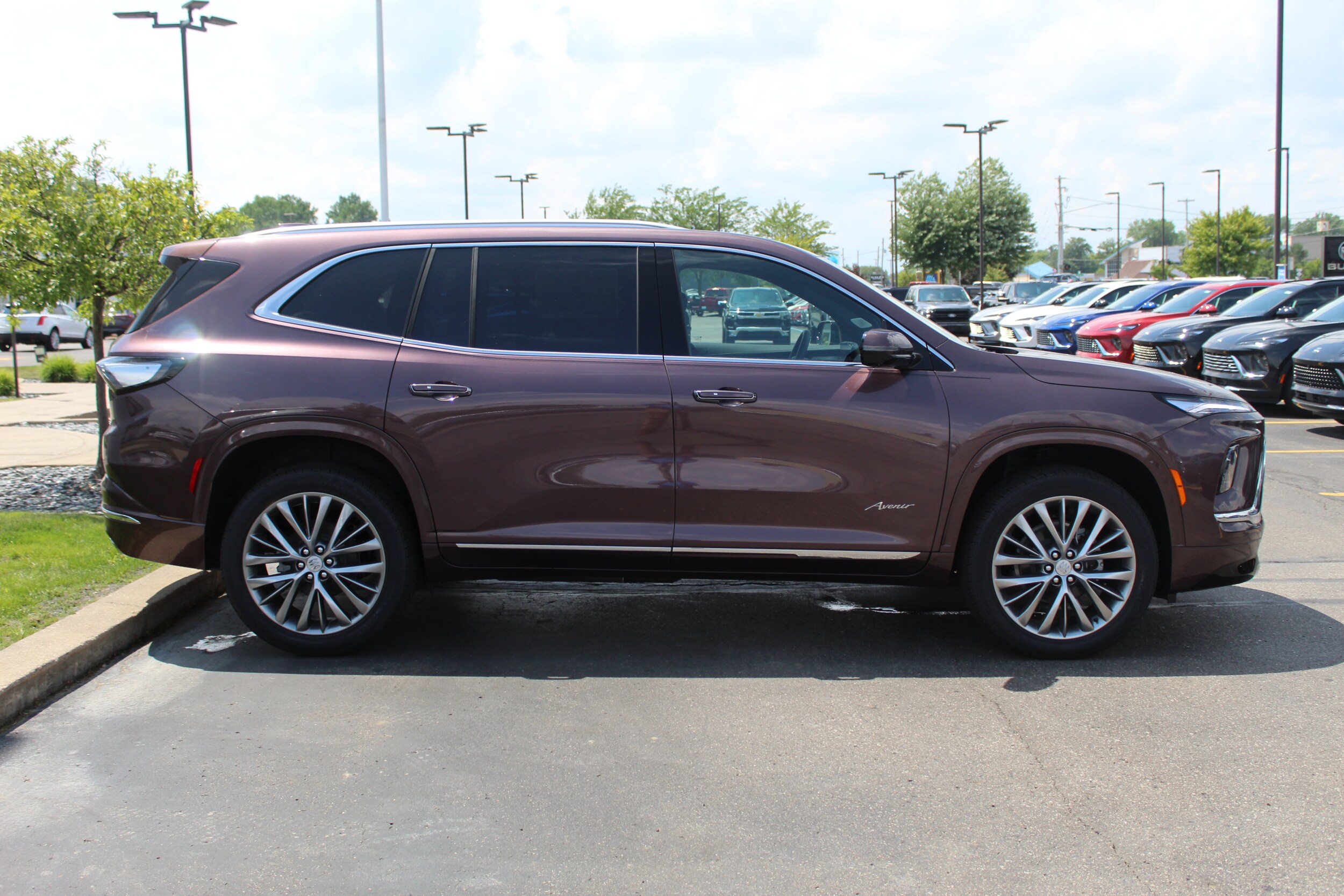 2025 Buick Enclave Avenir photo 3