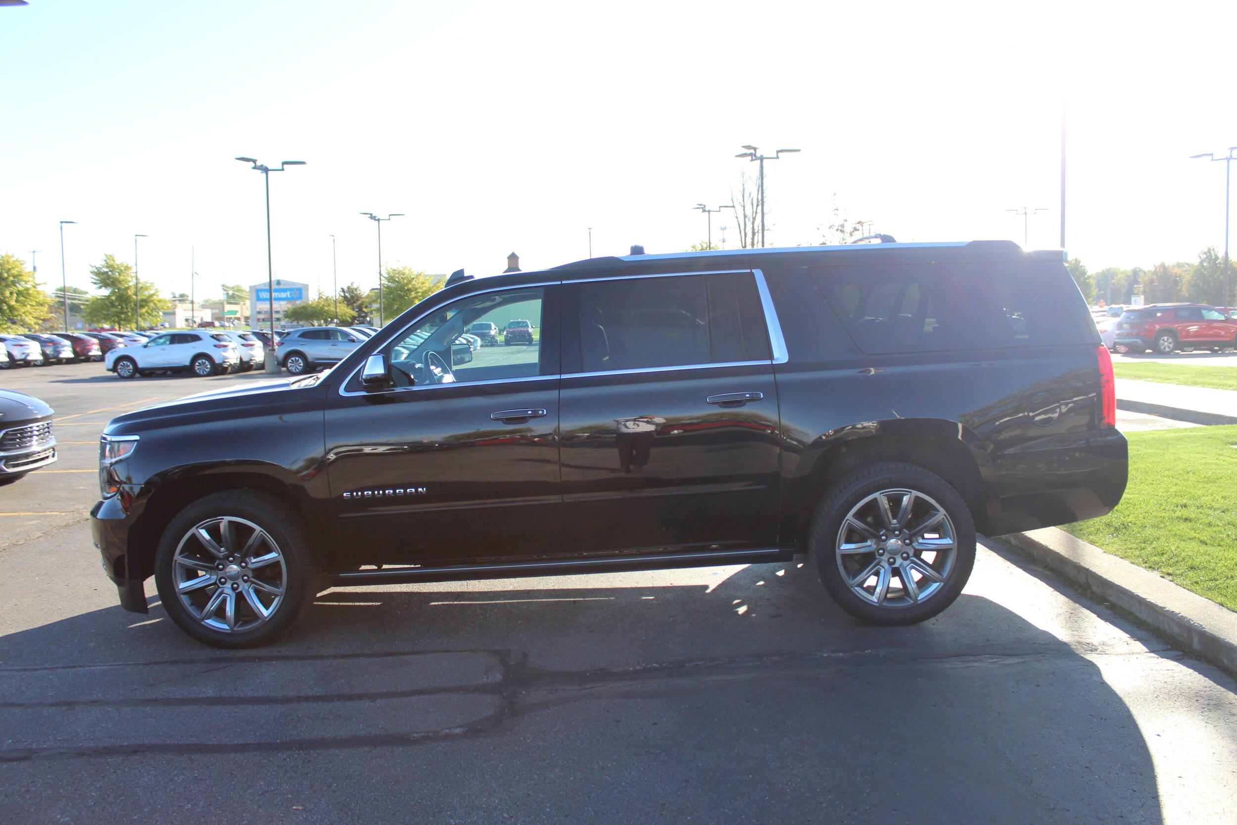2018 Chevrolet Suburban Premier photo 4