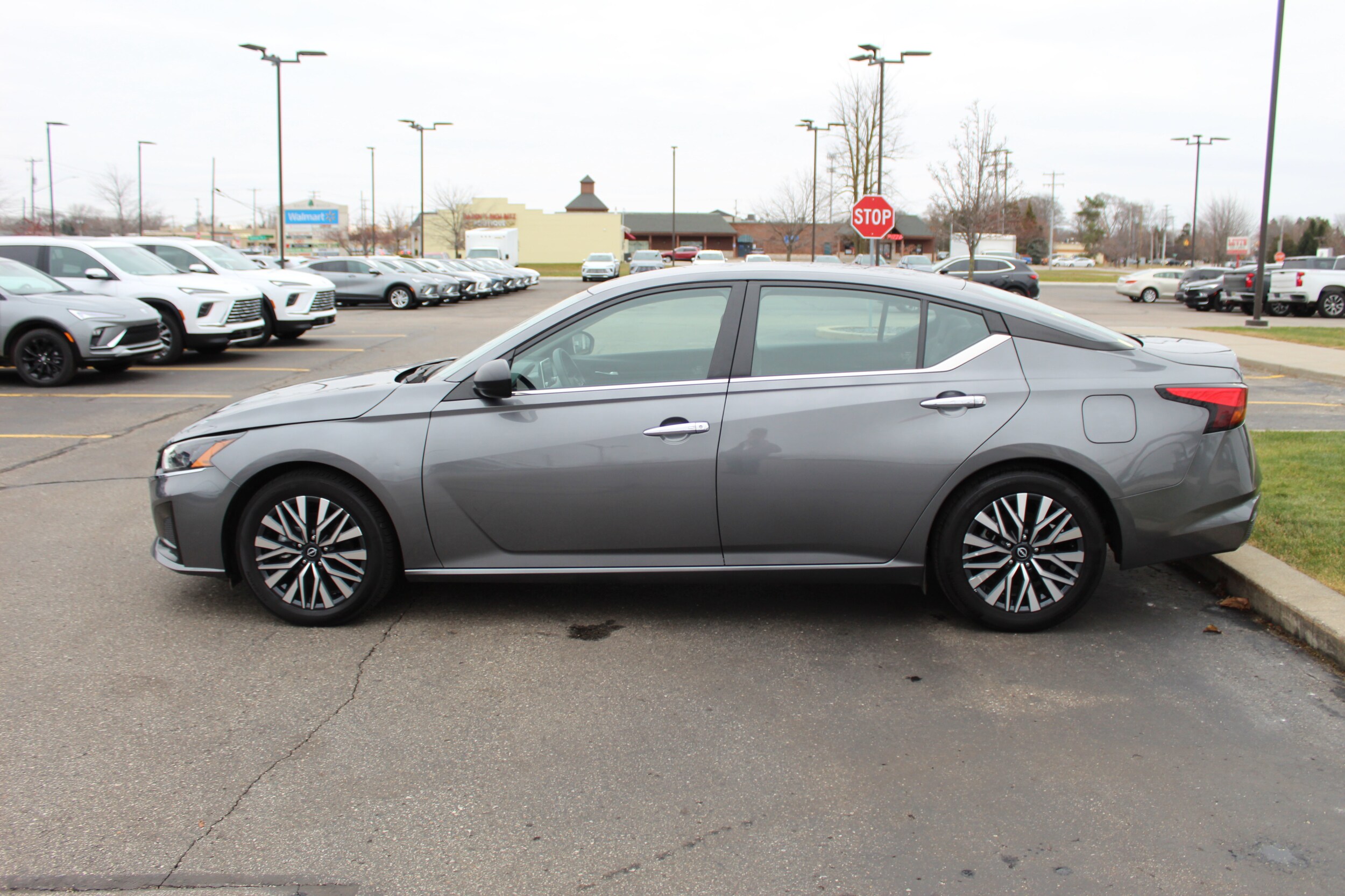 2024 Nissan Altima 2.5 SV photo 3