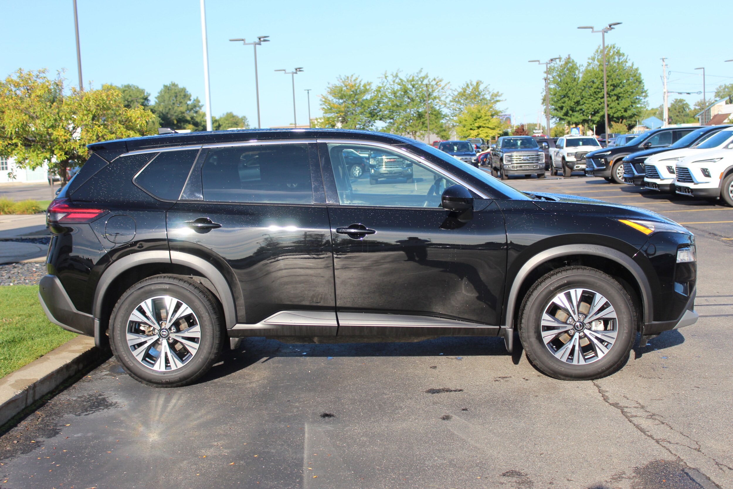 2021 Nissan Rogue SV AWD photo 2